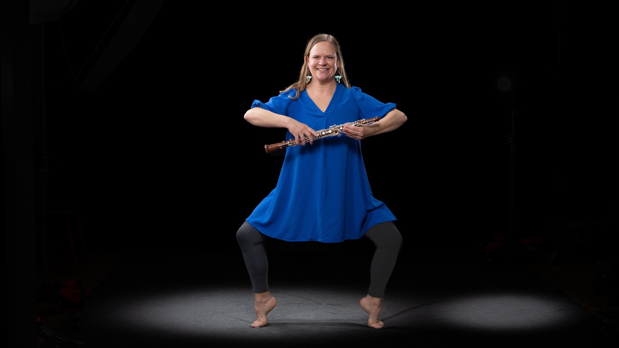 Kelly Gronli, who plays the oboe for the Oregon Ballet and Opera as well as other organizations, graced my Becker Canyon Studio today. Once Kelly told me she also had a background in dance, it was an easy call. Position! Oboe up! We were off to the p