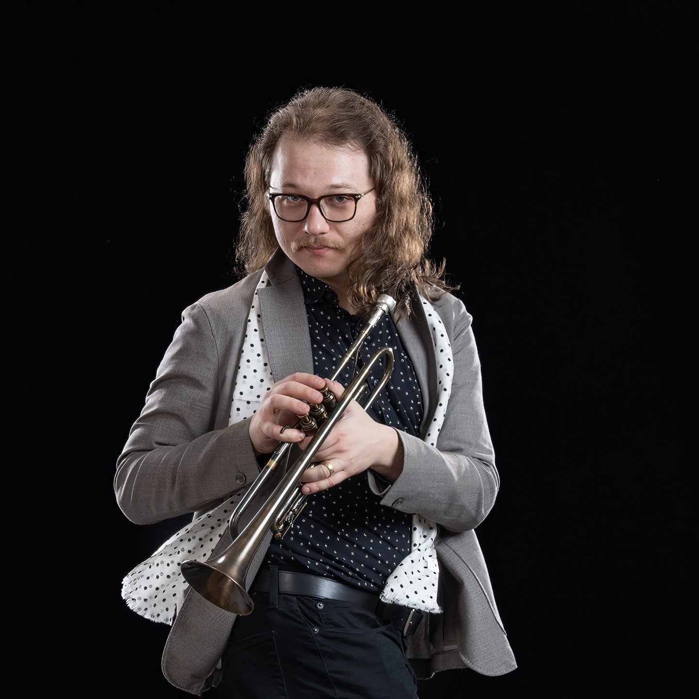 Quinn Walker in my Becker Canyon Studio. Quinn plays jazz and Salsa music around town. When not performing he teaches, composes and arranges music. His work includes working for the PDX Jazz school programs. @quinnwalker11 @pdxjazz @Jeremywilson