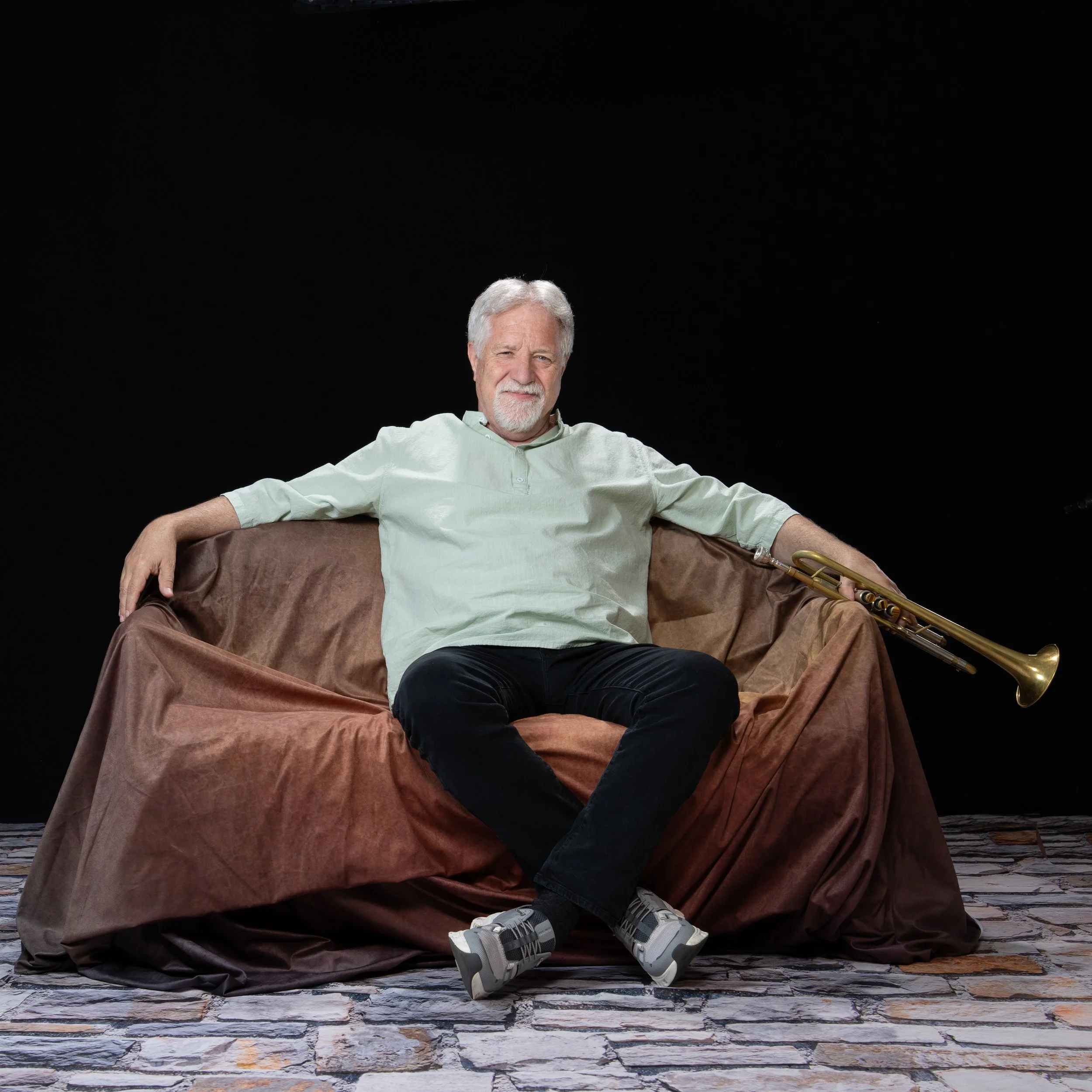 Richard Titterington graced my Becker Canyon Studio today. He spent many years performning on Broadway and with touring musicals. He is also a well-known jazz musician who has performed with his own band and others in PDX and beyond. Dick was married