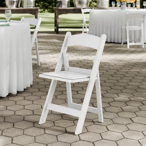 WHITE RESIN CHAIR