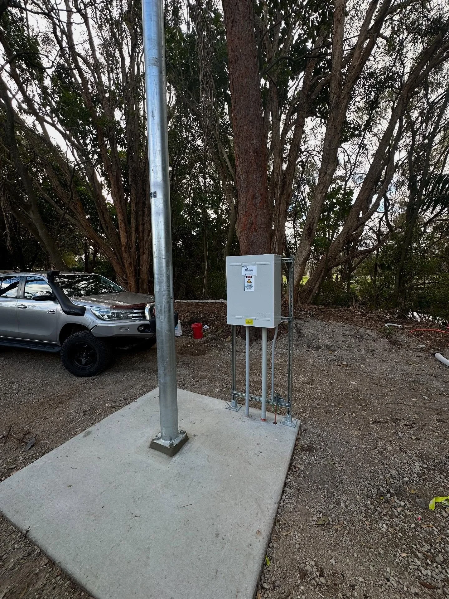 From marshland to mains power 💪
This project kicked off with a failed timber property pole located in a flood-prone marsh area of the golf course.

We trucked in 170 tonnes of road base, 5 tonnes of rip rap, and laid down multiple layers of geo fabr