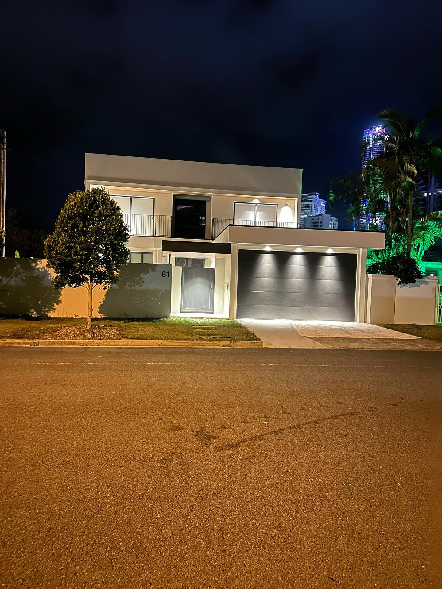 Chevron Island project ✔️

Full electrical rough-in, cut and strip &amp; fit-off completed on this modern riverfront home overlooking the surfers paradise skyline.

Scope included:
&bull; Complete lighting upgrade using @havitlighting 
&bull; Feature
