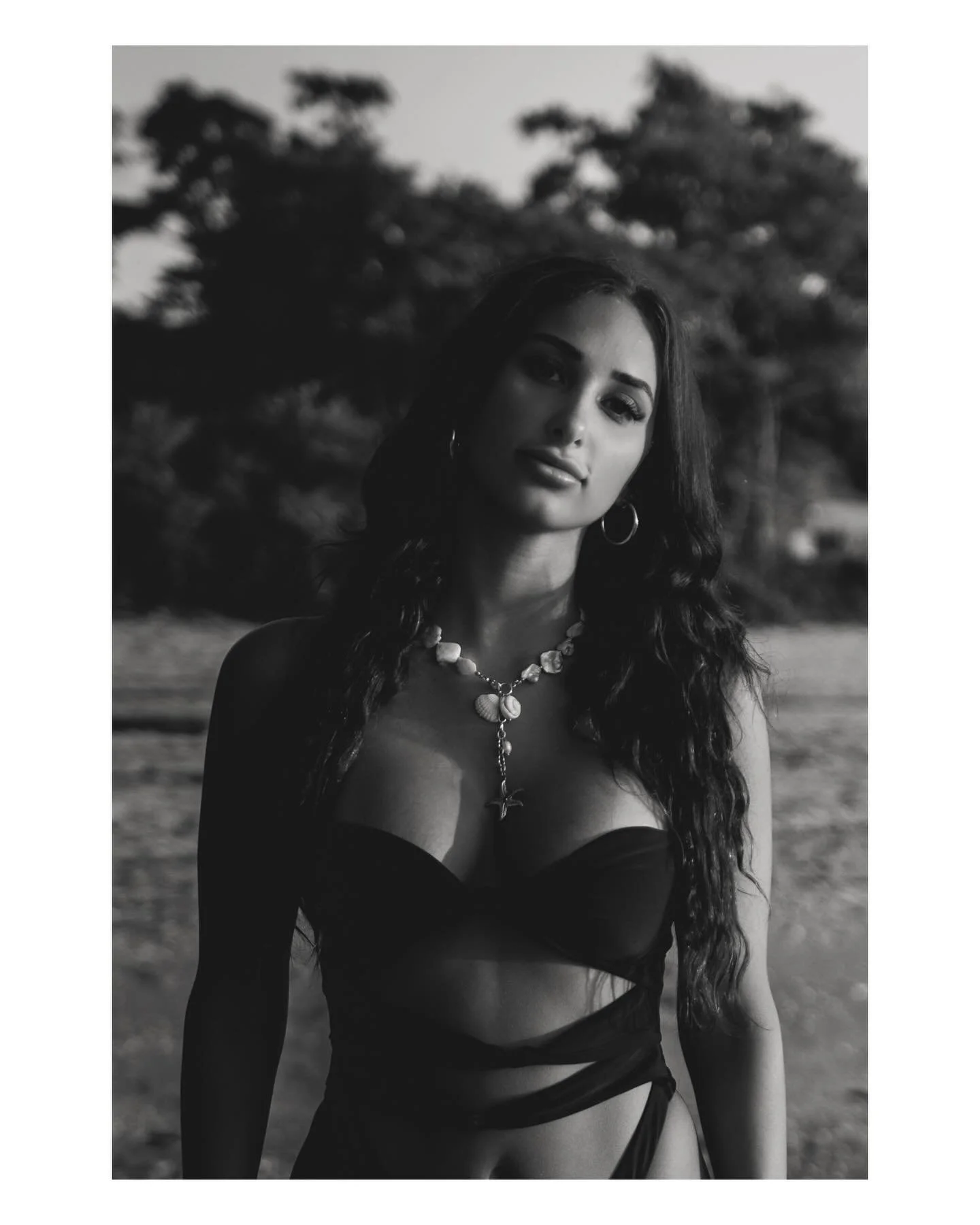 a summer night with @alexdelgais 🌅
&bull;
&bull;
&bull;
#nikon #nikonphotography #nikonusa #z8 #portrait #model #sunset #beach #ocean #fyp #explore #westcottlighting #speedlight #mirrorless #fullframe #beautiful #nature #scrl