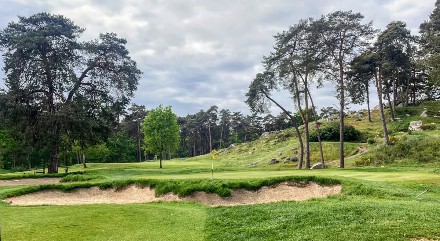 Golf de Fontainebleau was laid out by Tom Simpson and Philip Mackenzie Ross in 1931, the same year they reworked Samuel Muir Fergusson's New Zealand across the English Channel in Surrey. Albeit on very different terrain, we are seeking to return GdF'