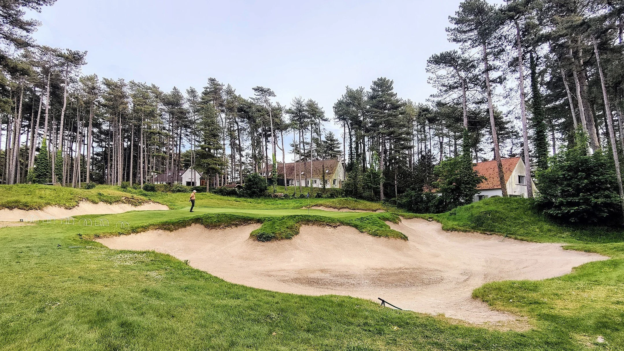 @mike_clayton_golf inspecting Tom Simpson's par-3 7th a.k.a. The Volcano.