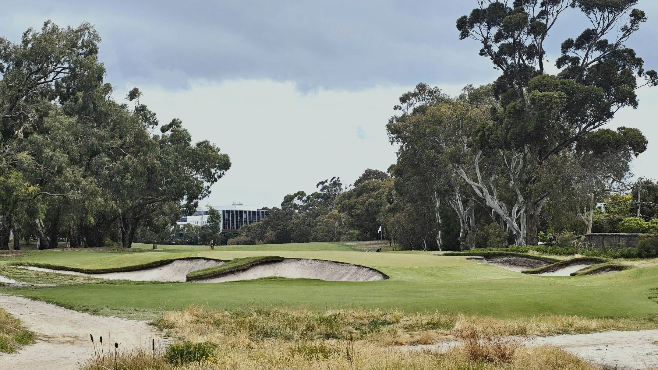 Sandbelt tutorial, part 104. A course walk with @mike_clayton_golf around Woodlands in Melbourne. CDP and @krusegolfdesign are advising the club with a focus on vegetation management.

A great, fun layout. The lasting memory is of par 3s with heavily