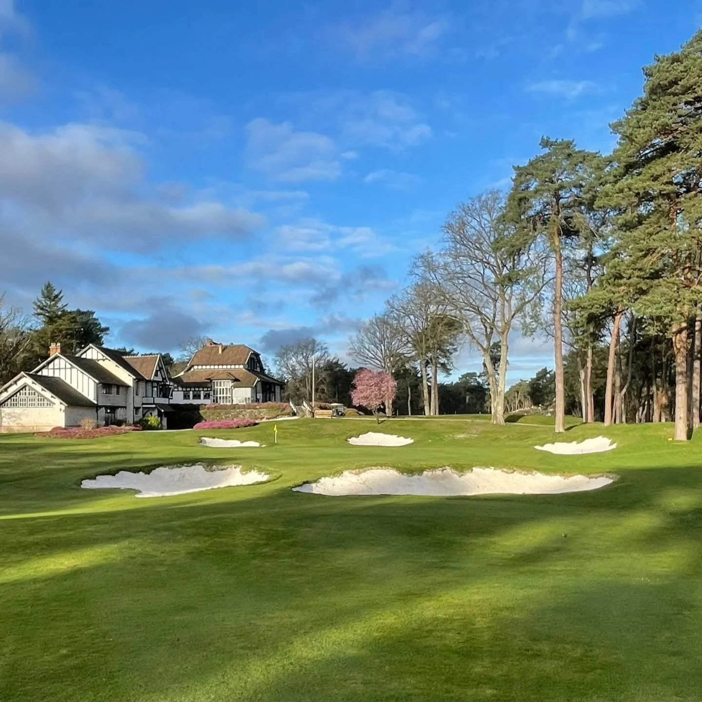 The 9th's newly restored bunkers are now sanded.

📷: @sachakraki