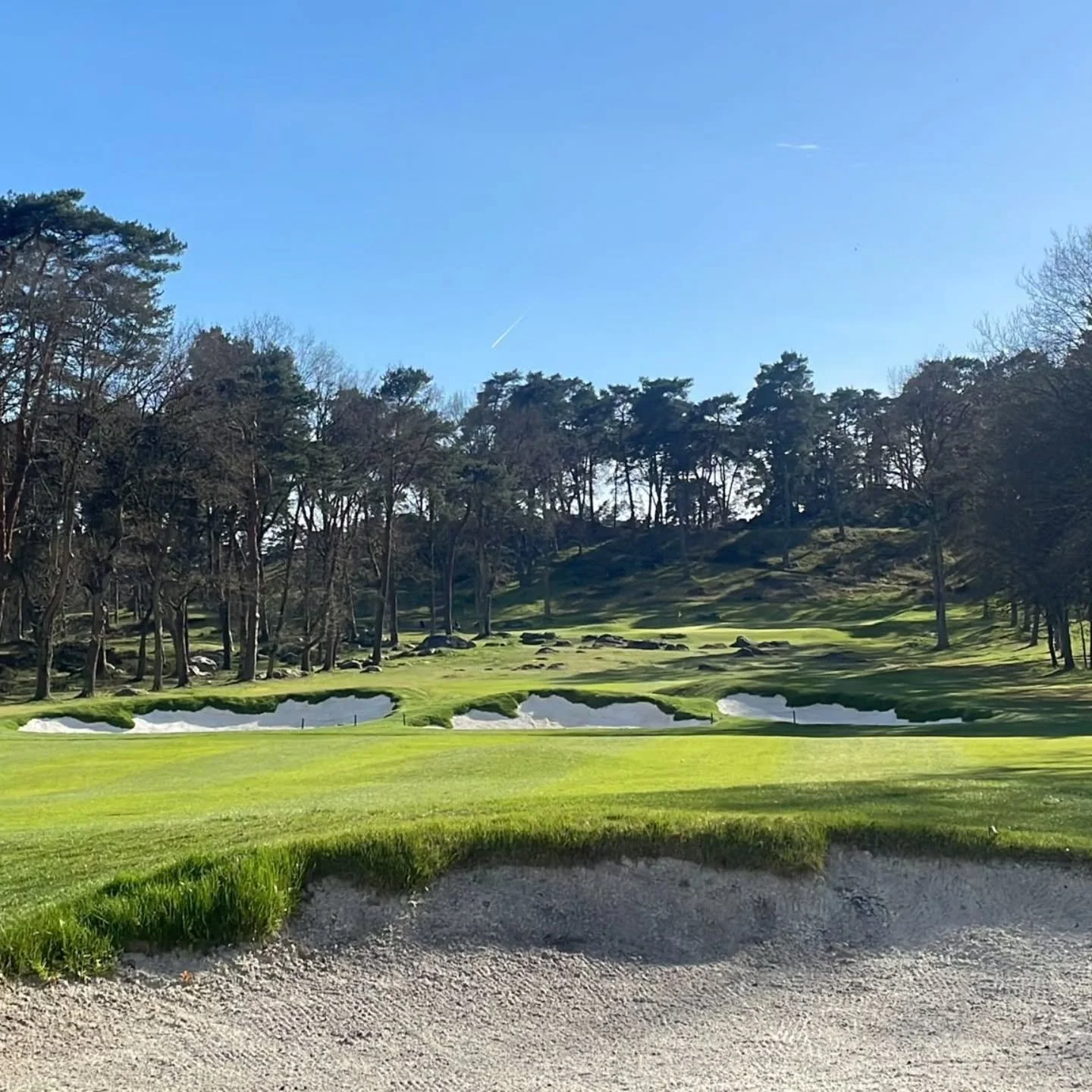 Love on the rocks.

The newly restored bunkering on the famous 12th. Now more in keeping with Simpson's original designs.

#afterisalwaysbetter

@claytondevriespont 
@hendrikhilgert 

📷: @sachakraki
