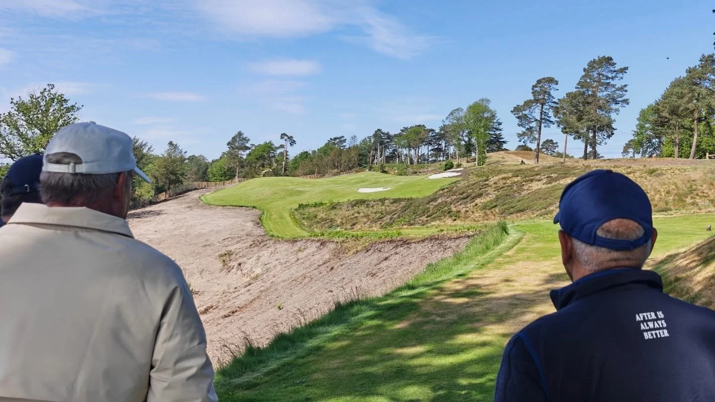 A milestone was reached yesterday with the unveiling of the newly restored 7th hole. Its wild 95 yard long green will undoubtedly set tongues wagging. Frank borrowed a club and attacked the top tier, which is back after a near 100 year absence.

Than