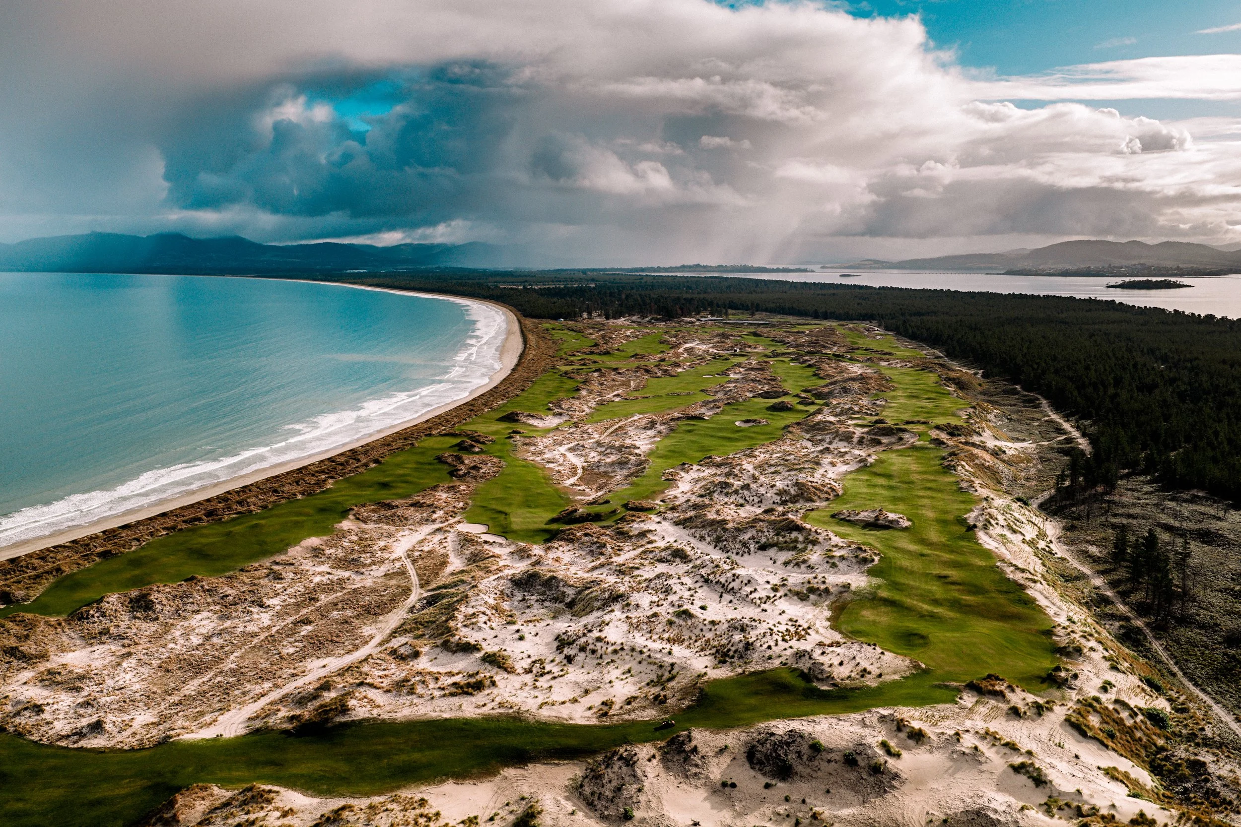 7 Mile Beach, Hobart, Tasmania.

Designed by @mike_clayton_golf &amp; @devriesdesigns.

Photo: @contours.golf.travel