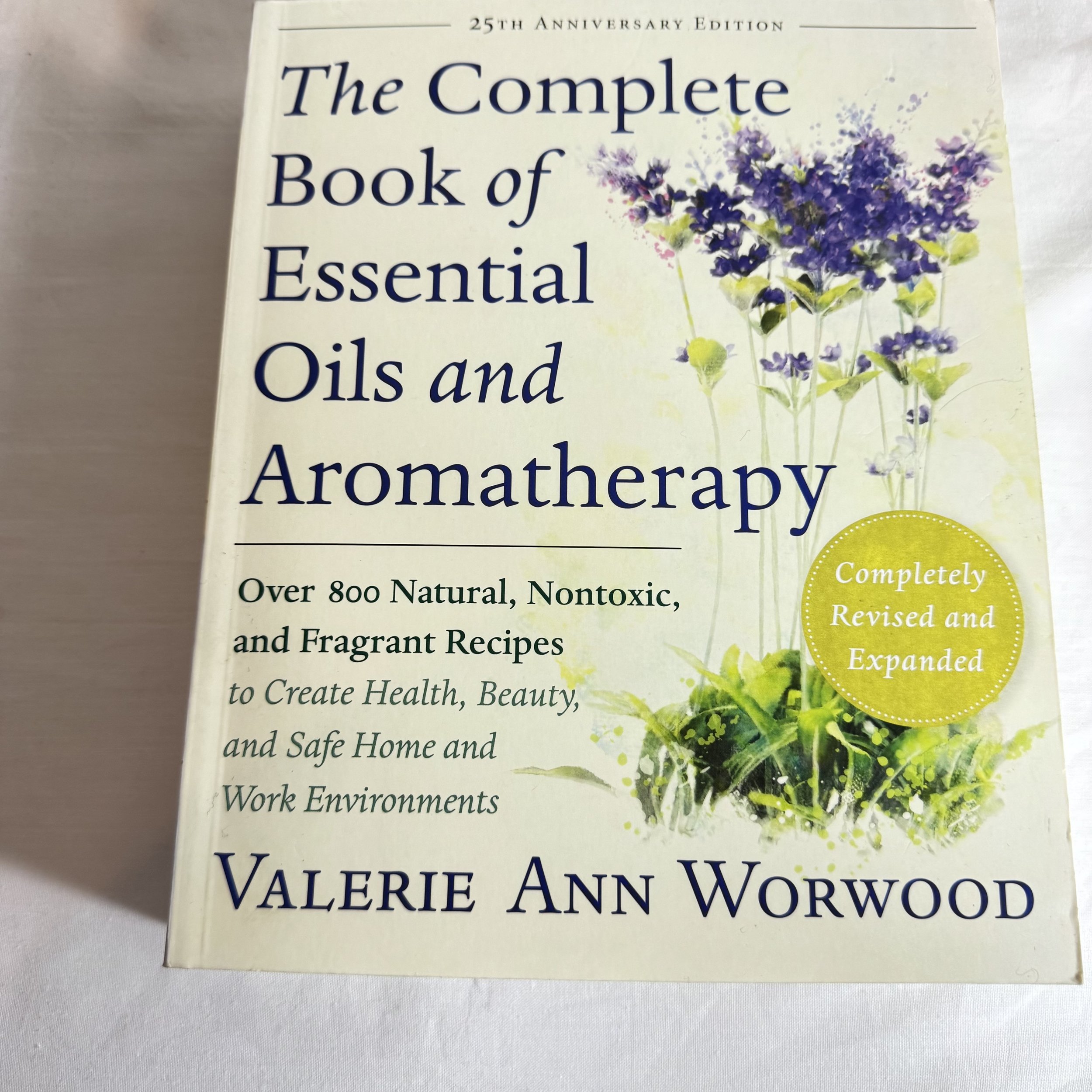 The Complete Book of Essential Oils & Aromatherapy - Valerie Ann Worwood