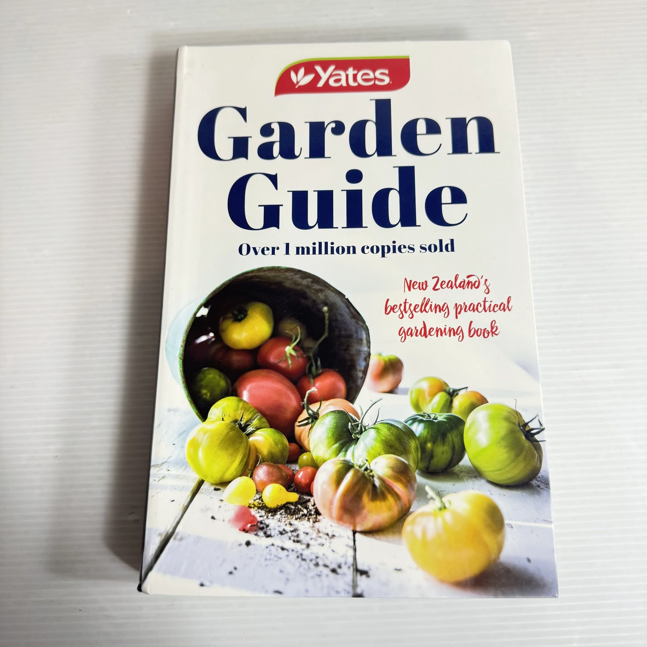 Yates Garden Guide : New Zealand's Best Selling Practical Gardening Guide