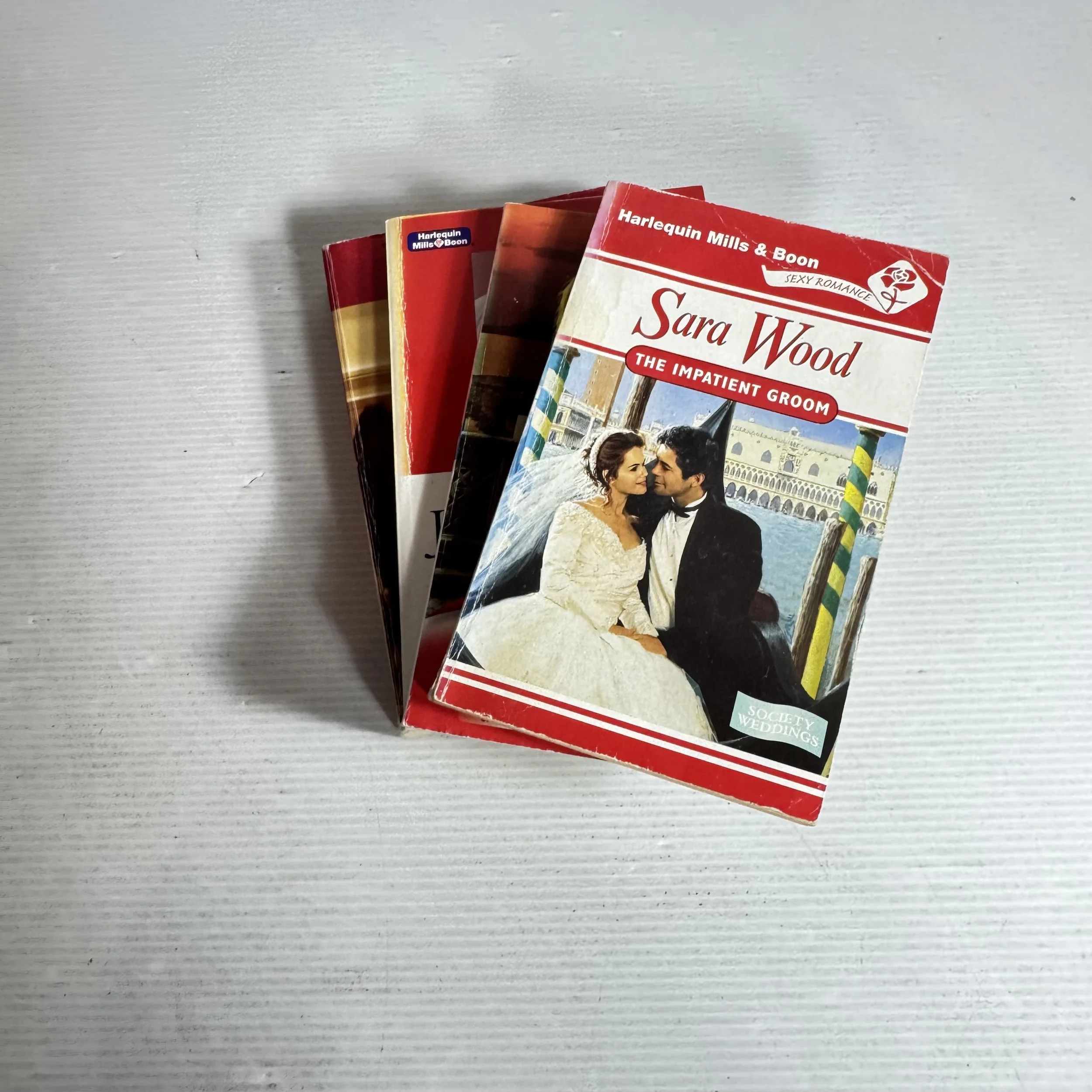 Mills And Boon Sexy Book Bundle x 4 Books 6 Stories (442)
