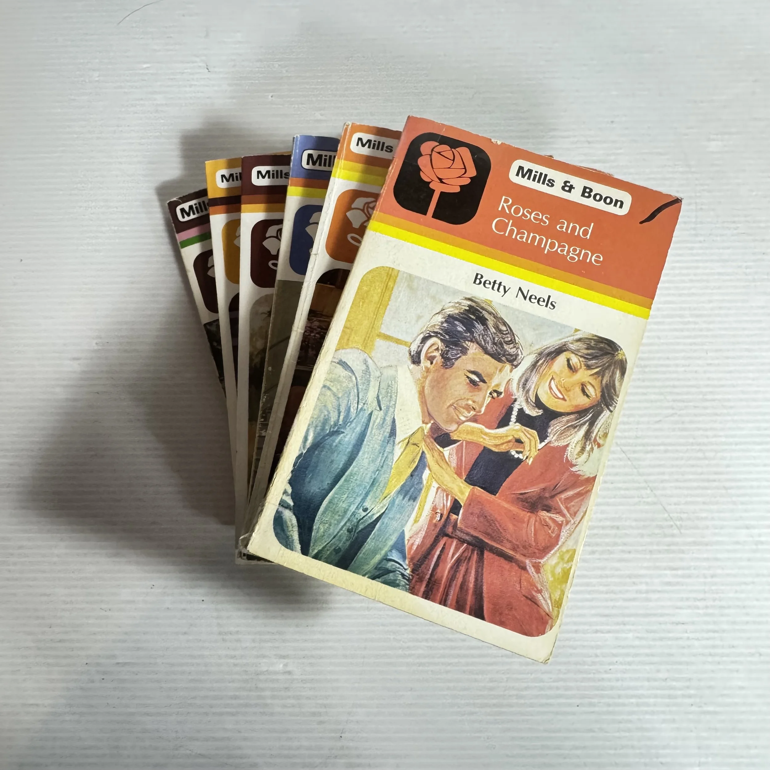 Mills And Boon Book Bundle x 6 Mixed Theme