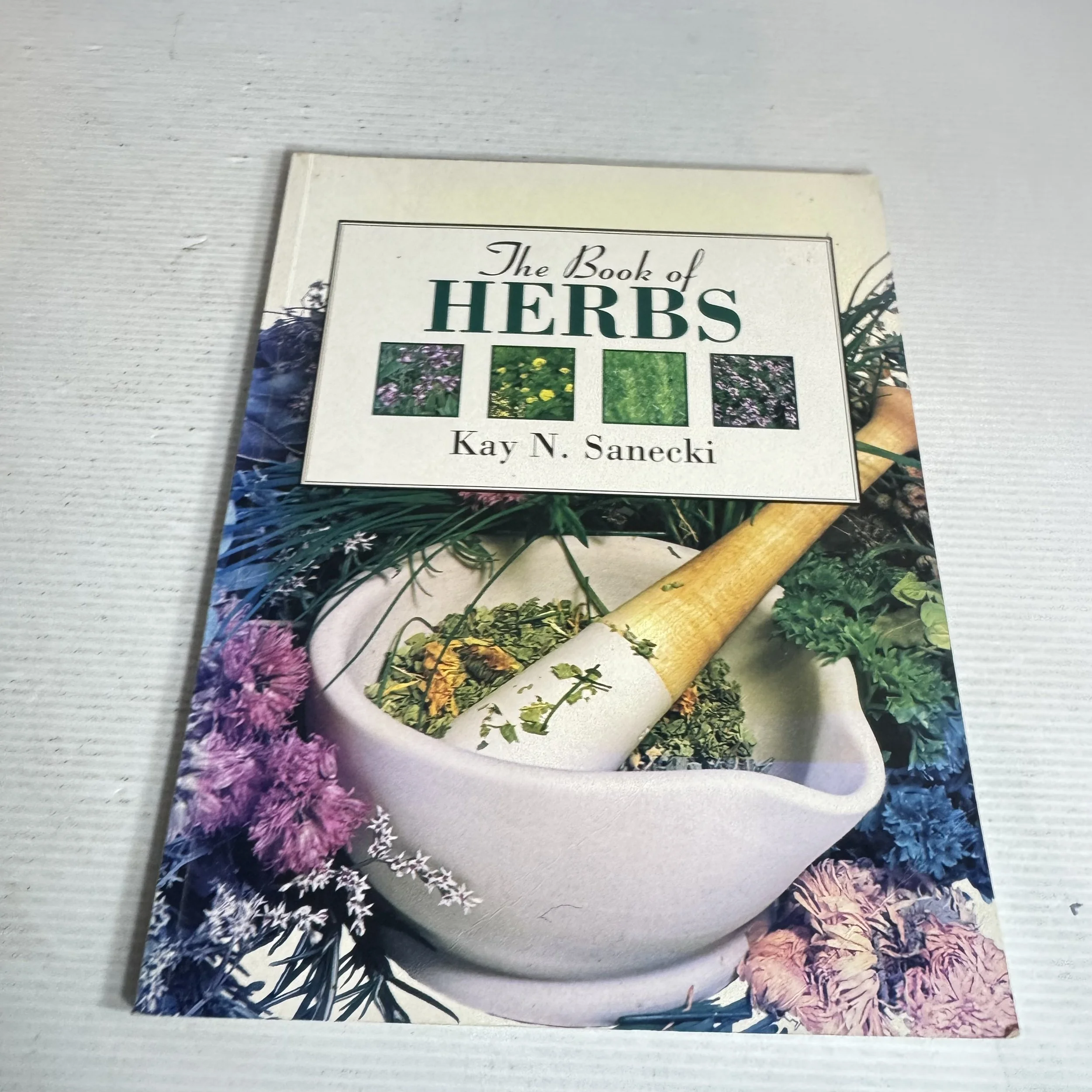 The Book Of Herbs - Kay N. Sanecki