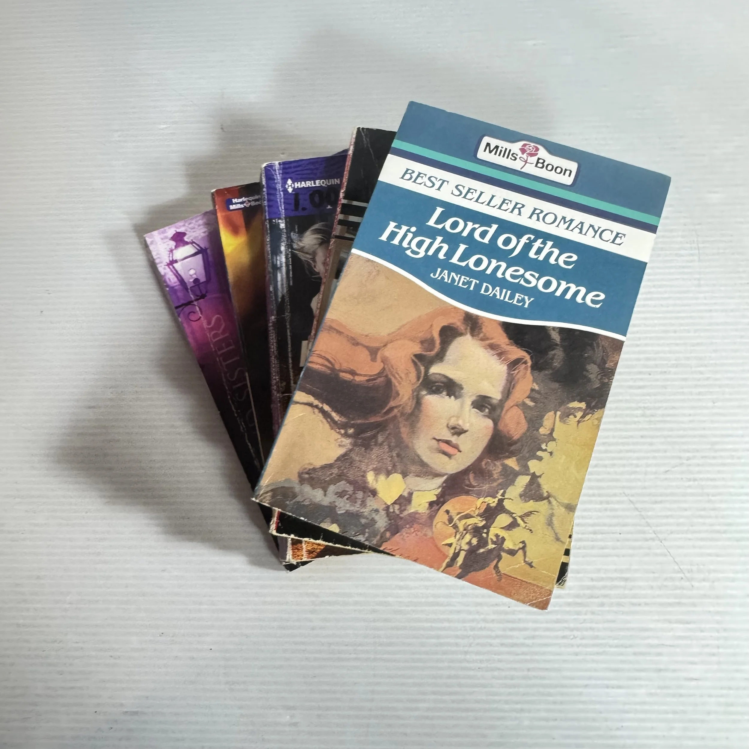 Mills And Boon Book Bundle x 5 Mixed Theme (321)