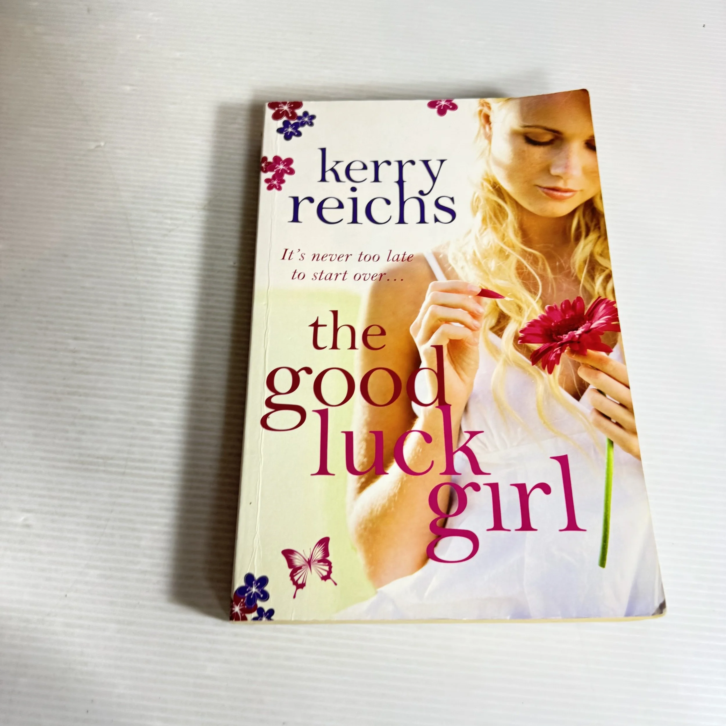 The Good Luck Girl - Kerry Reichs