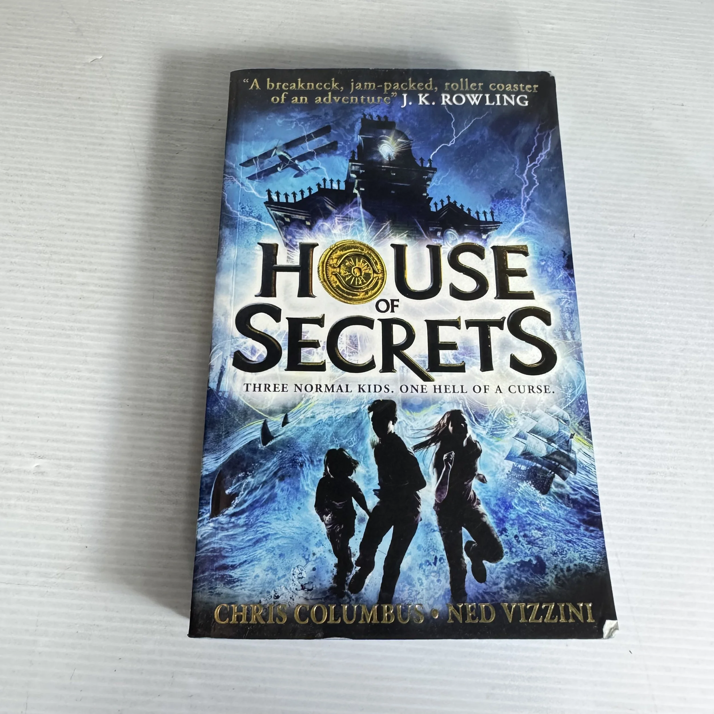 House of Secrets : Three Normal Kids, One Hell of a Curse - Chris Columbus & Ned Vizzini