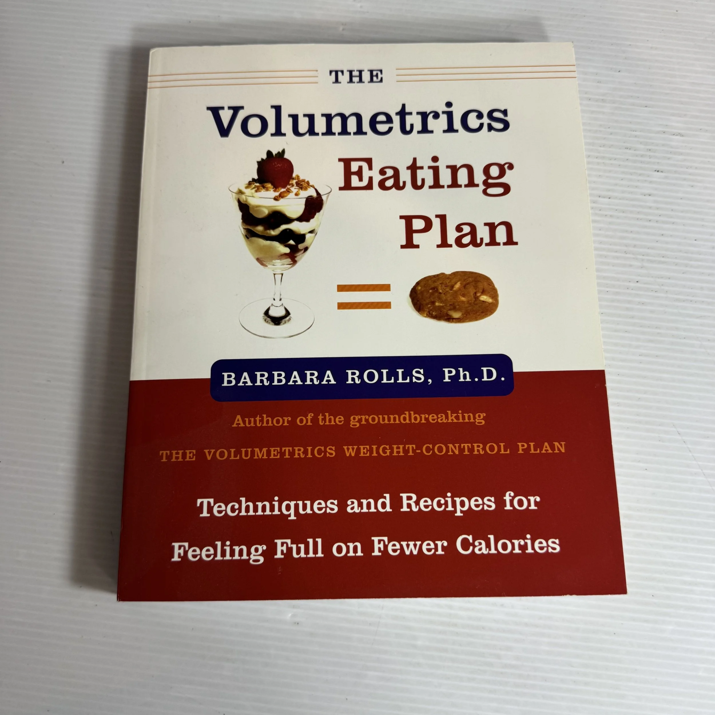 The Volumetrics Eating Plan : Techniques and Recipes for Feeling Full on Fewer Calories - Barbara Rolls, Ph.D.
