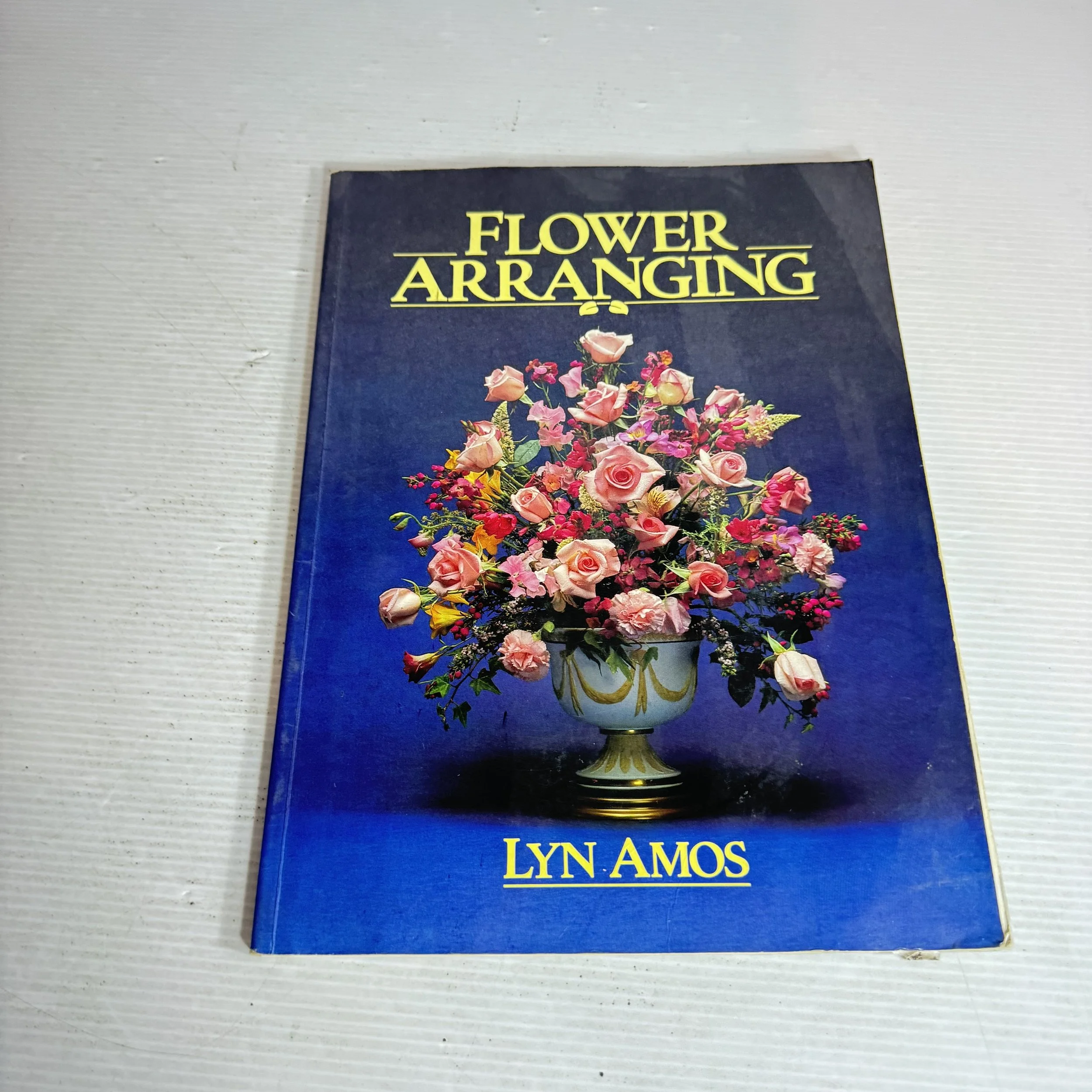 Flower Arranging - Lyn Amos (Vintage 1986)