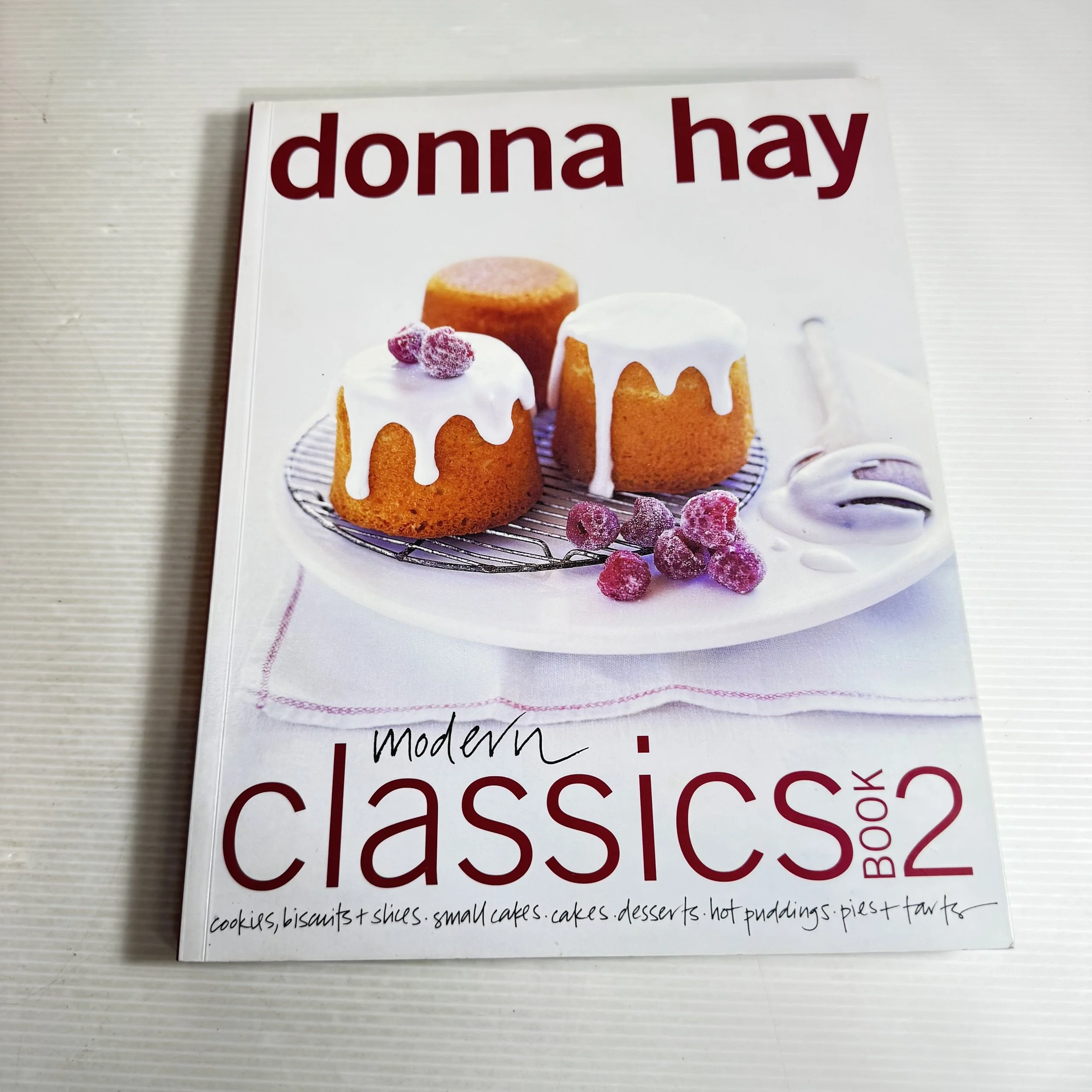 Modern Classics Book 2 - Donna Hay