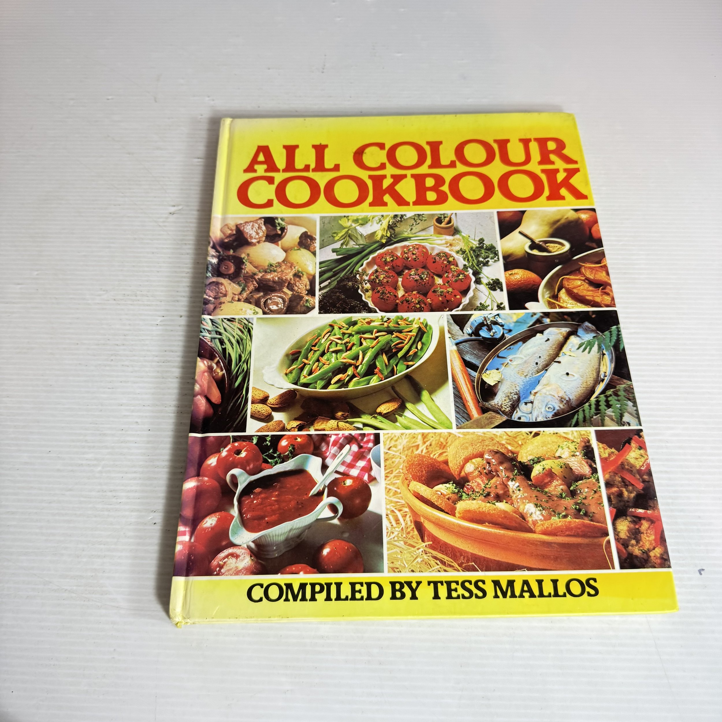 All Colour Cookbook - Compiled by Tess Mallos (Vintage 1977)