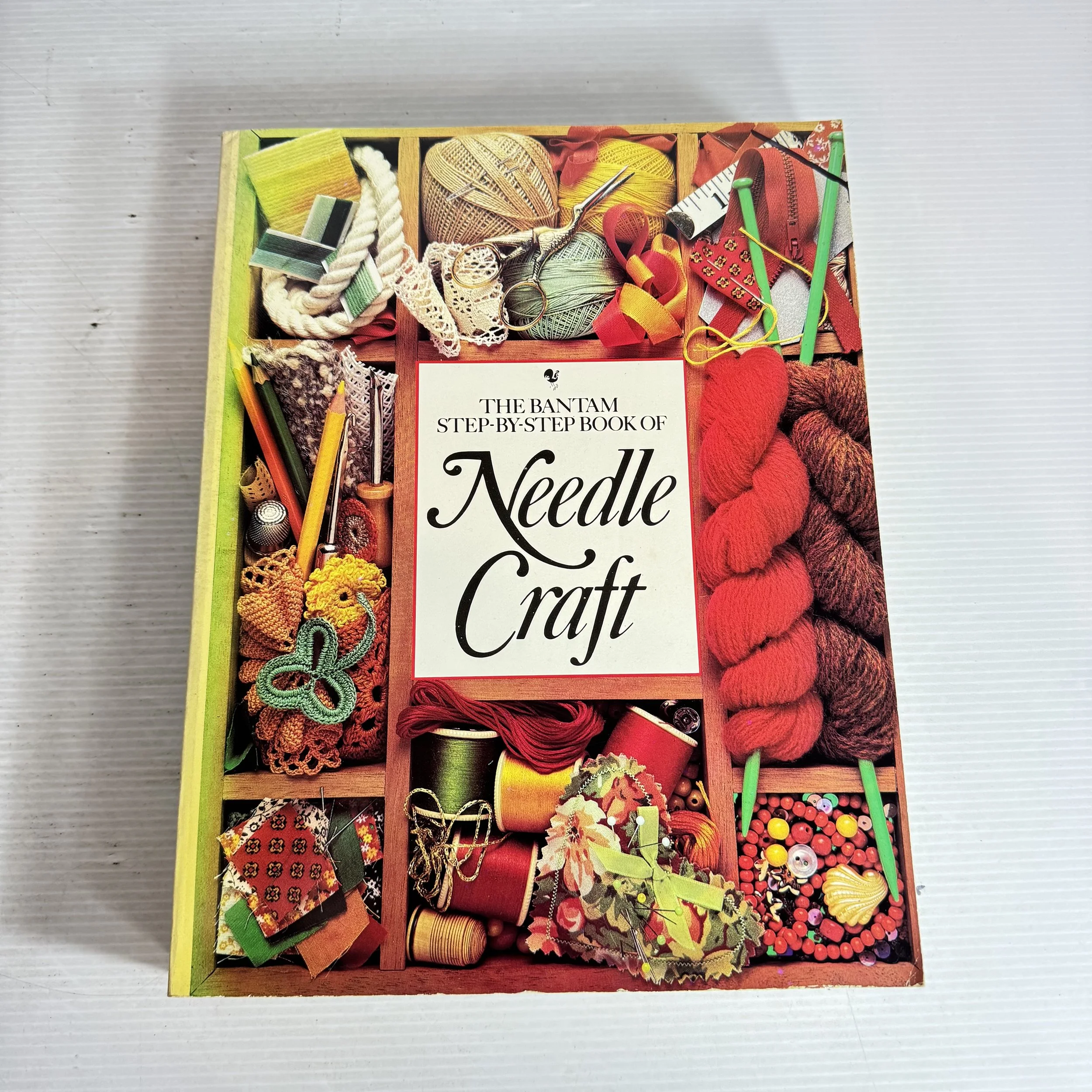 The Bantam Step-By-Step Book of Needle Craft - Judy Brittain