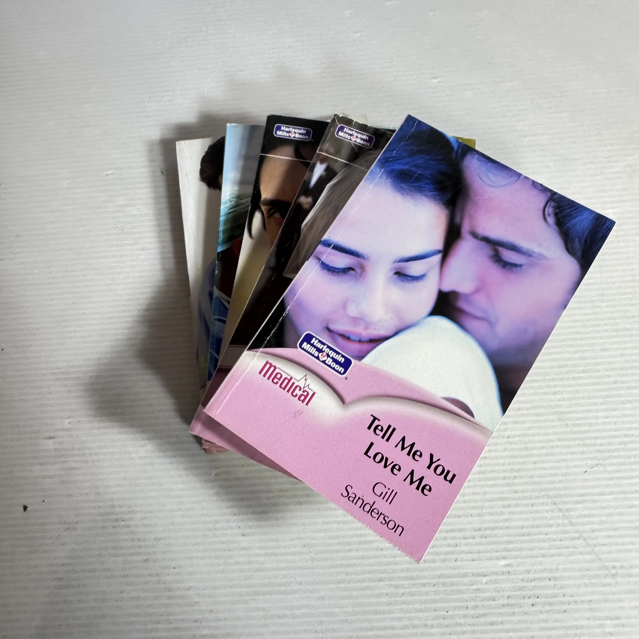 Mills And Boon Medical Book Bundle x 5 (212)