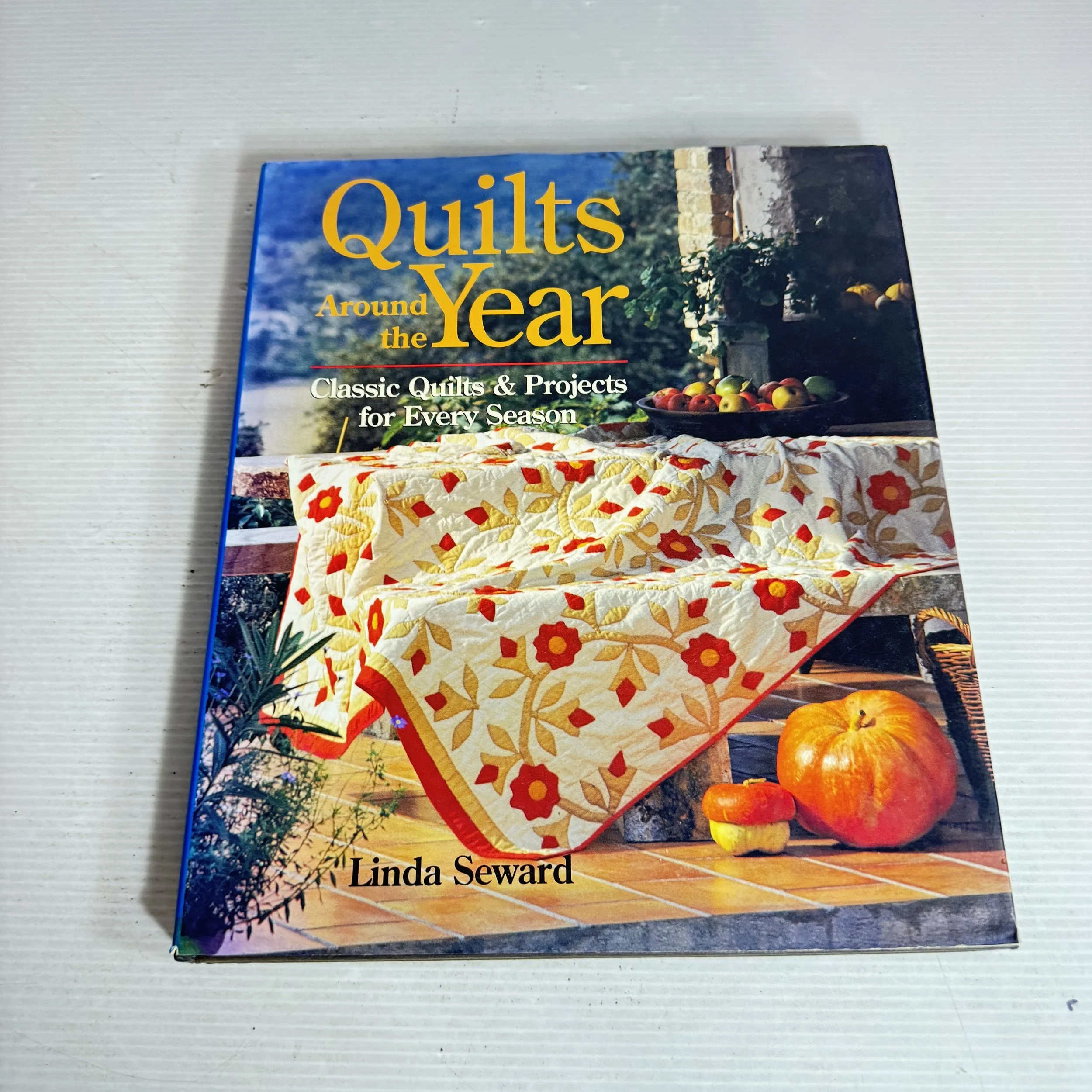 Quilts Around the Year : Classic Quilts & Projects for Every Season - Linda Seward