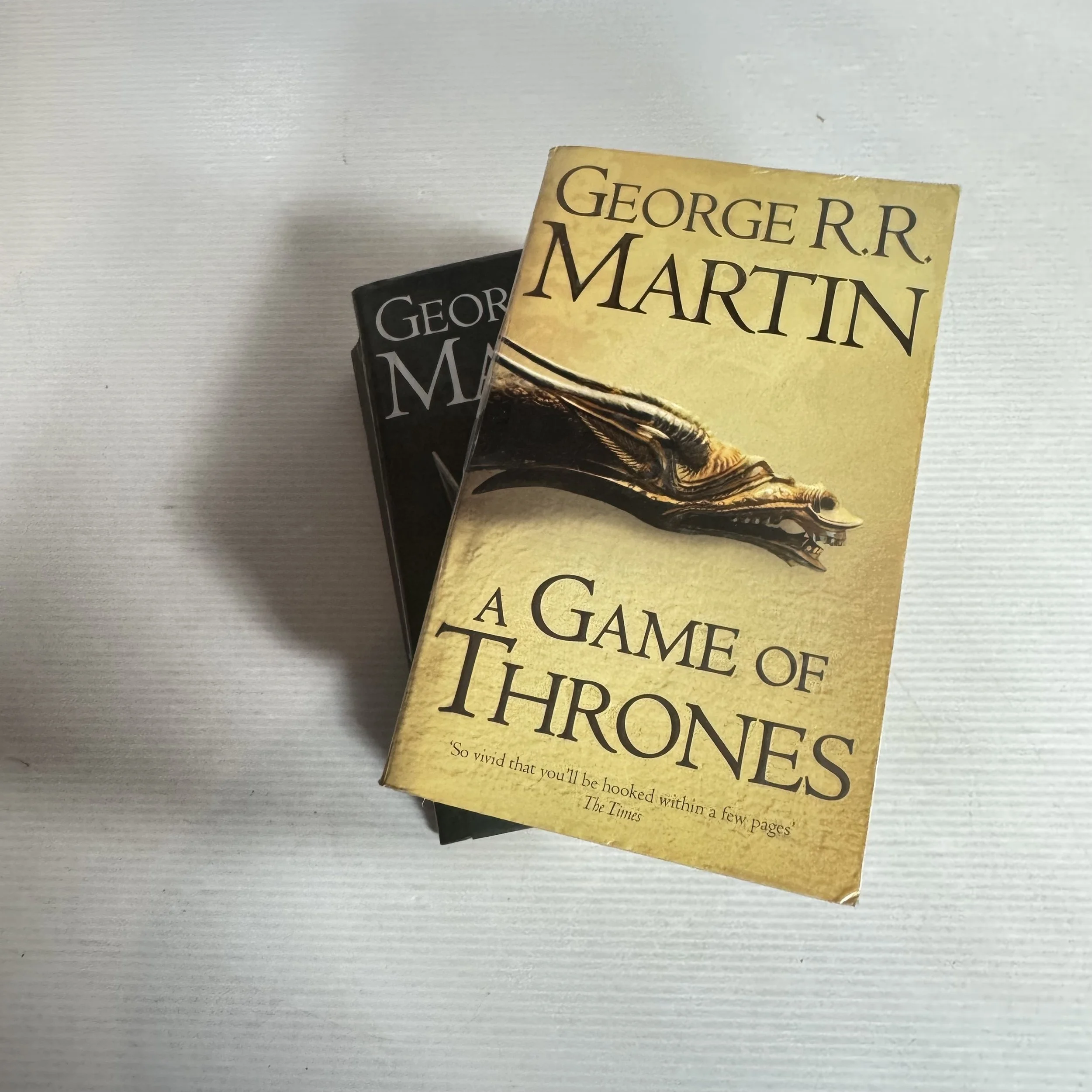 A Game Of Thrones Series Book Bundle X 2  Game of Thrones & A Clash of Kings - George R.R. Martin (351)