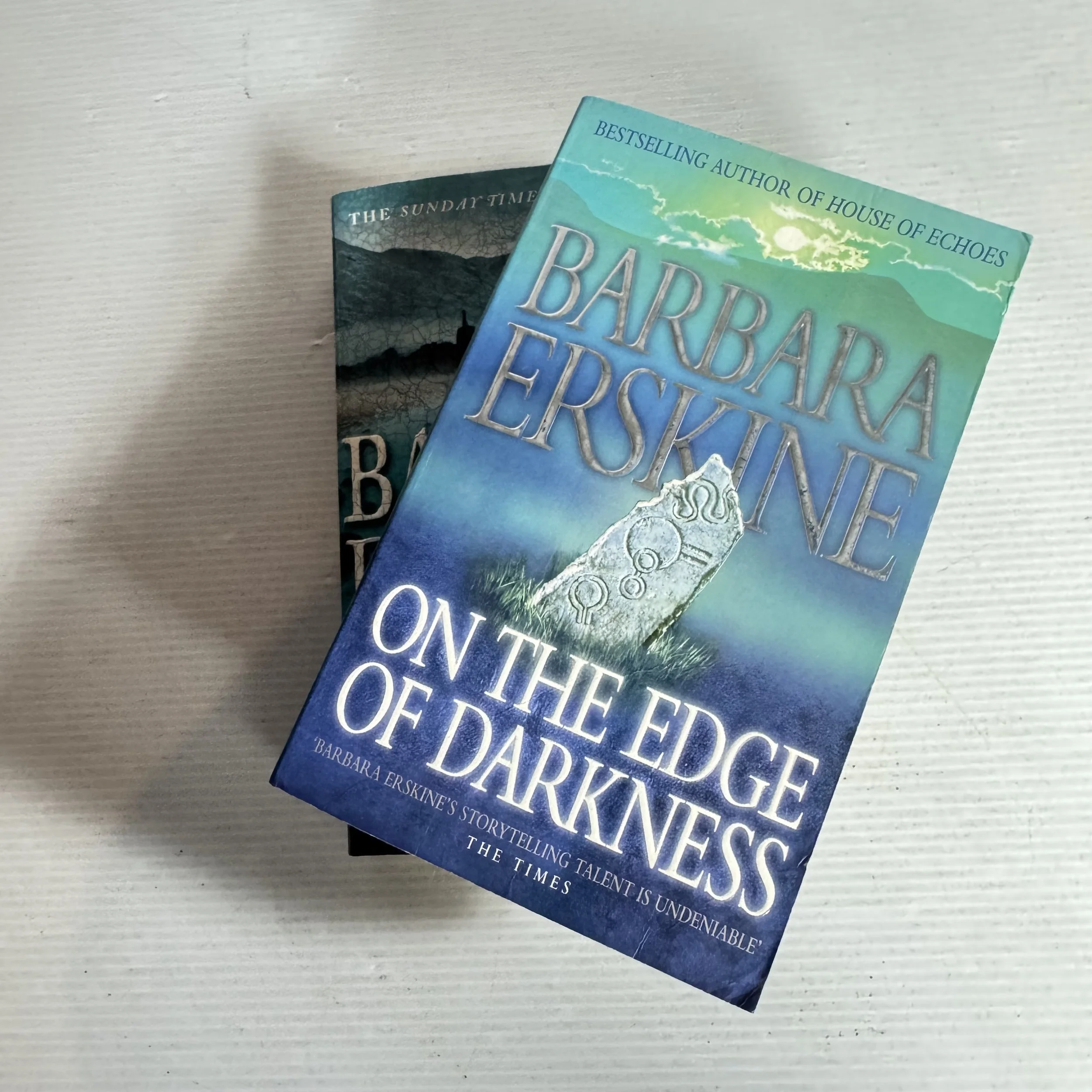 Barbara Erskine Book Bundle x2 (631) On the Edge of Darkness & Kingdom of Shadows