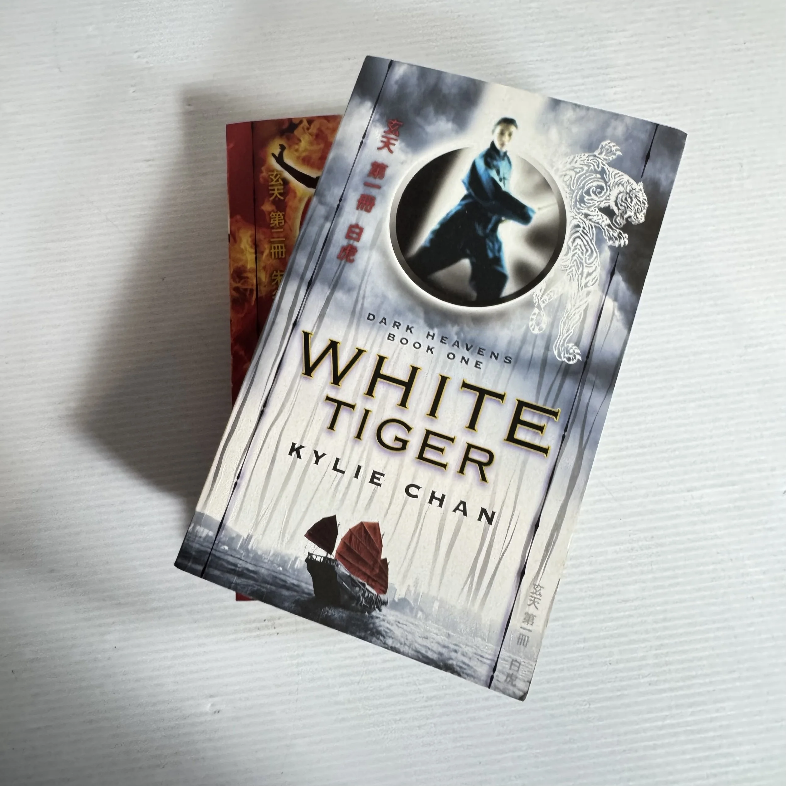 Kylie Chan  Dark Havens Book Bundle x 2 : White Tiger (Book 1) & Red Phoenix (Book 2)