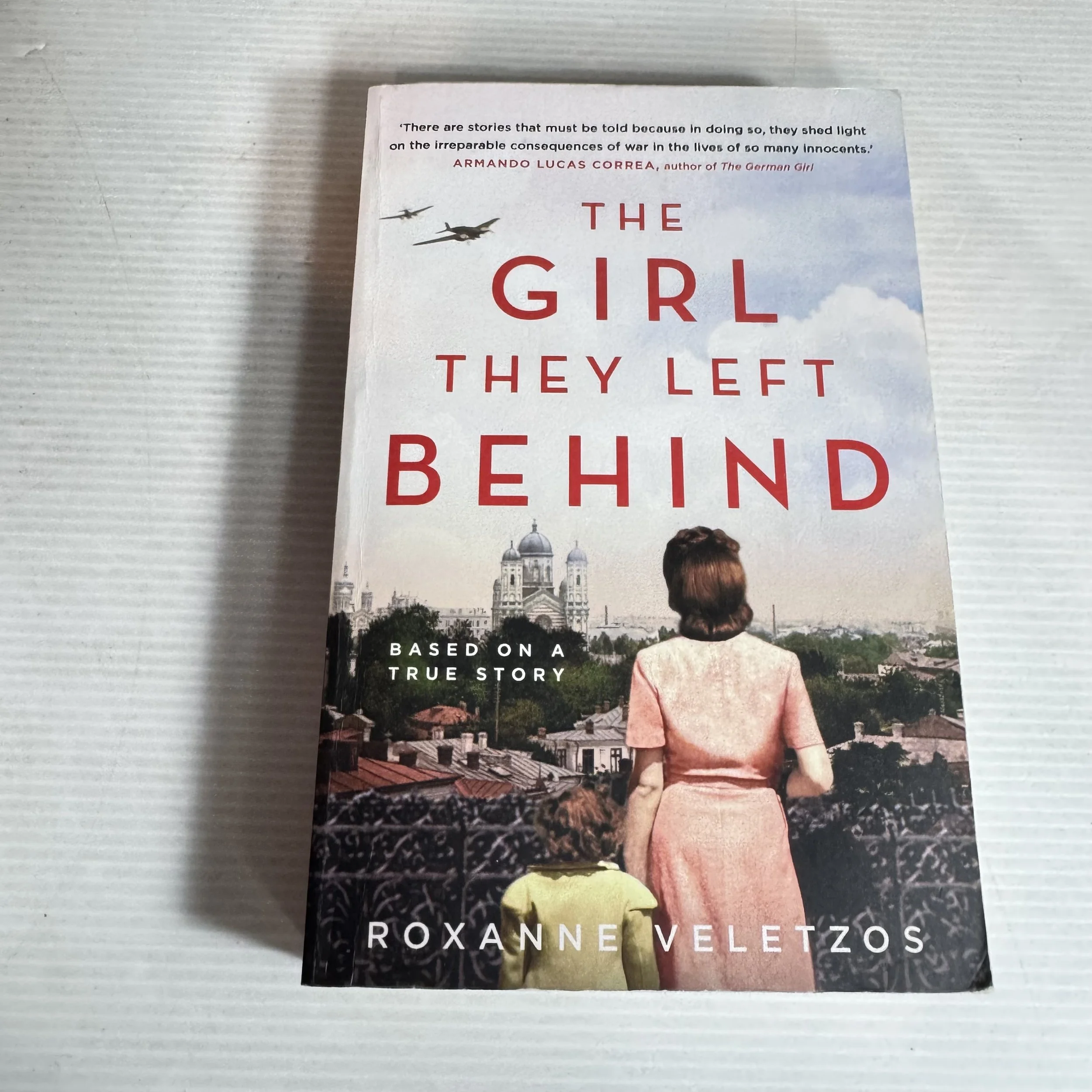 The Girl They Left Behind (Based on a True Story) - Roxanne Veletzos