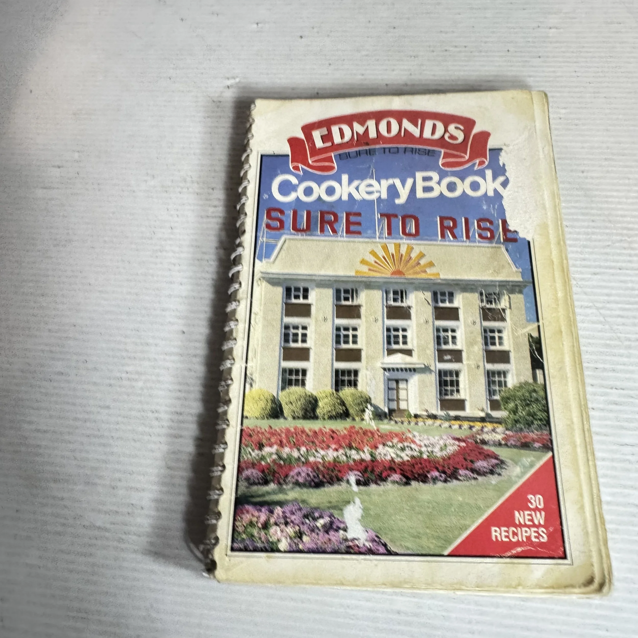Edmonds Cookery Book : Sure to Rise 18th Printing 1982