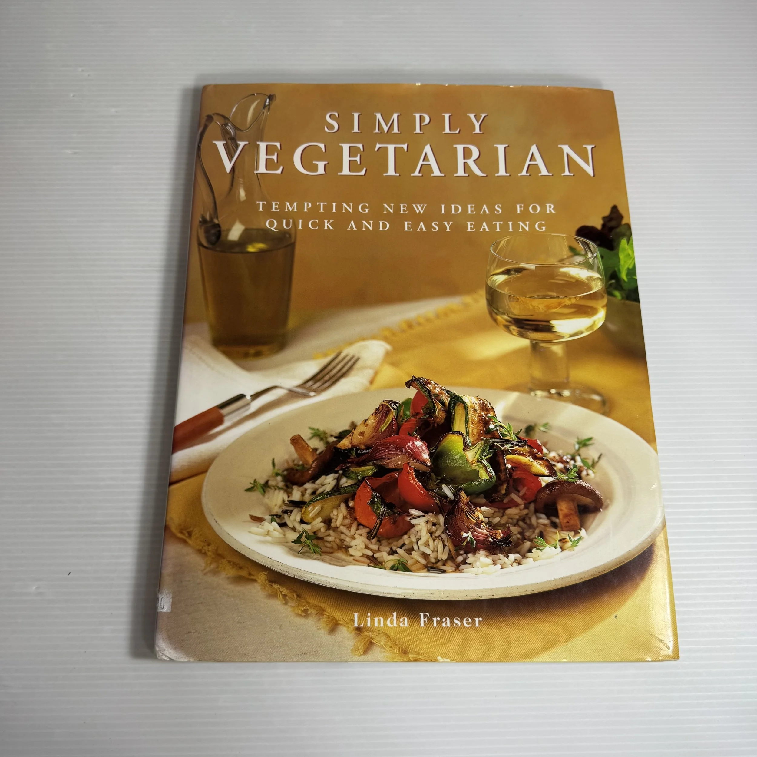 Simply Vegetarian : Tempting New Ideas for Quick & Easy Eating - Linda Fraser