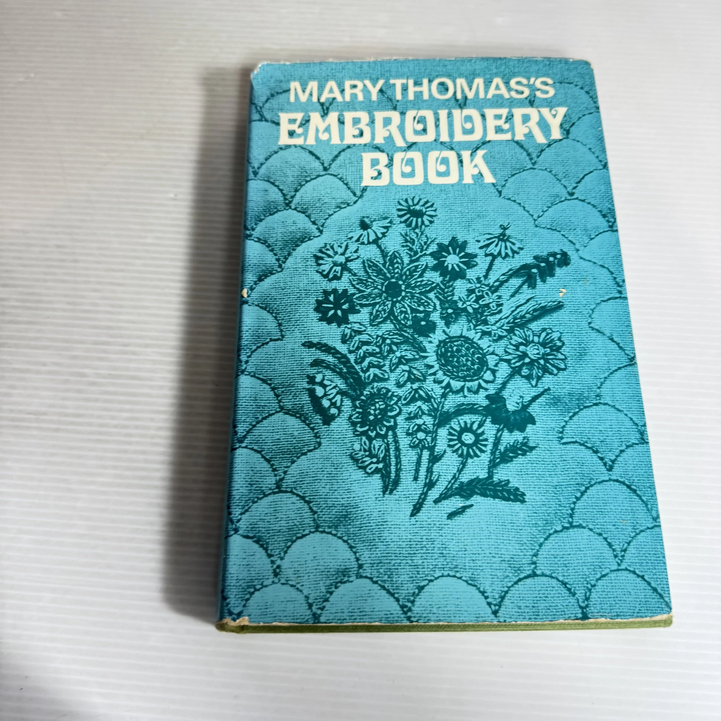 Mary Thomas's Embroidery Book (Vintage 1973)