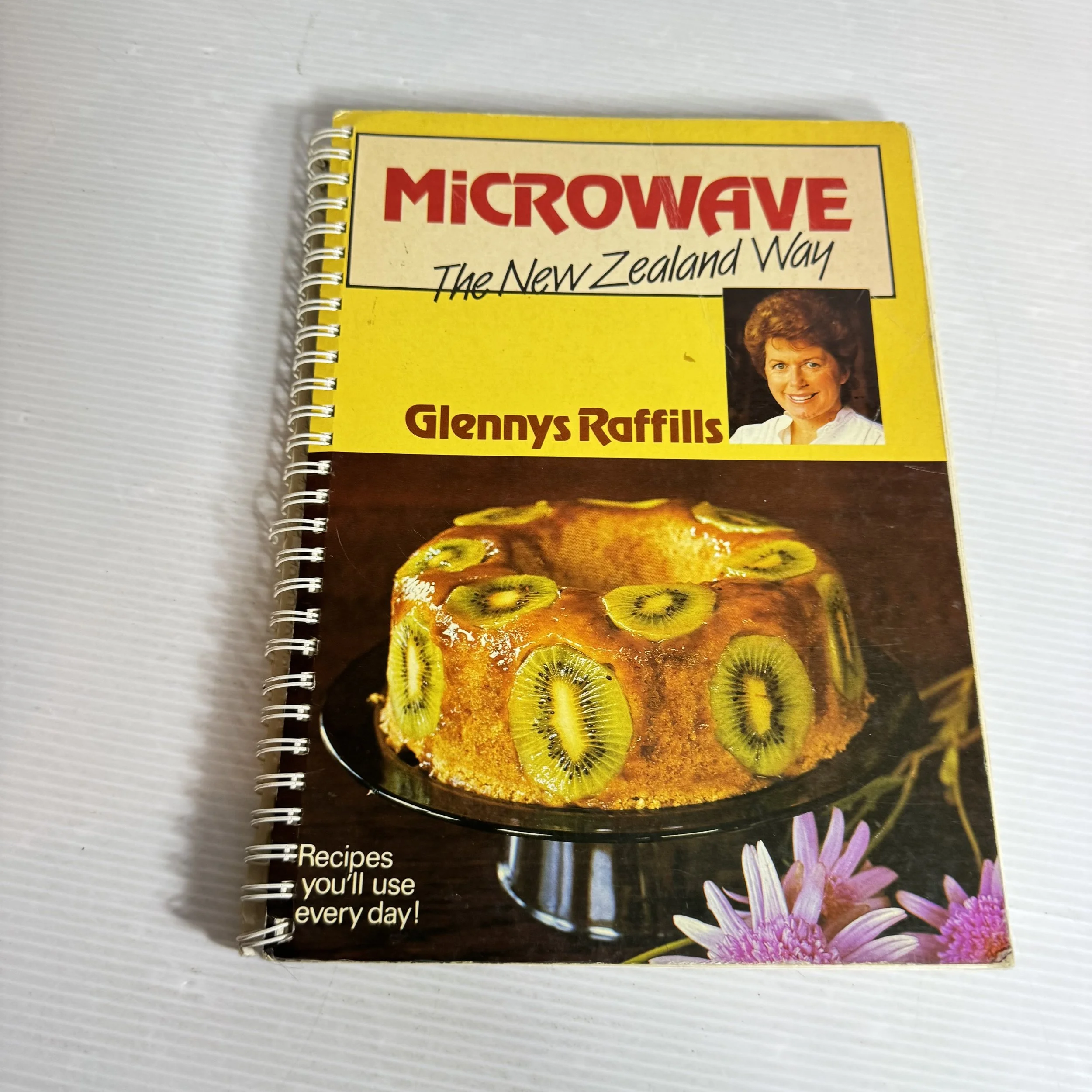 Microwave : The New Zealand Way - Glennys Raffills (Vintage 1986)