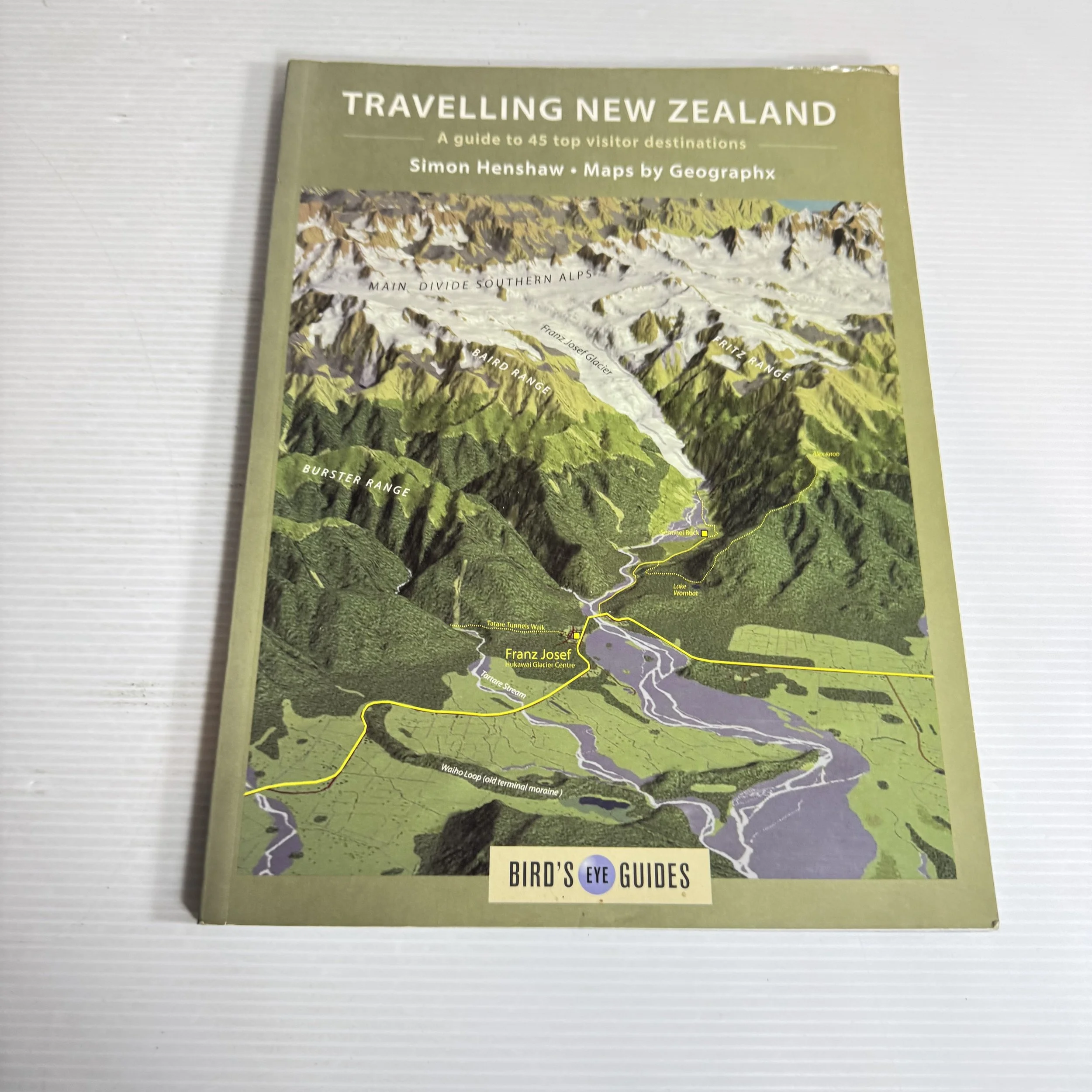 Travelling New Zealand : A Guide to 45 Top Visitor Destinations - Simon Henshaw & Maps by Geographx