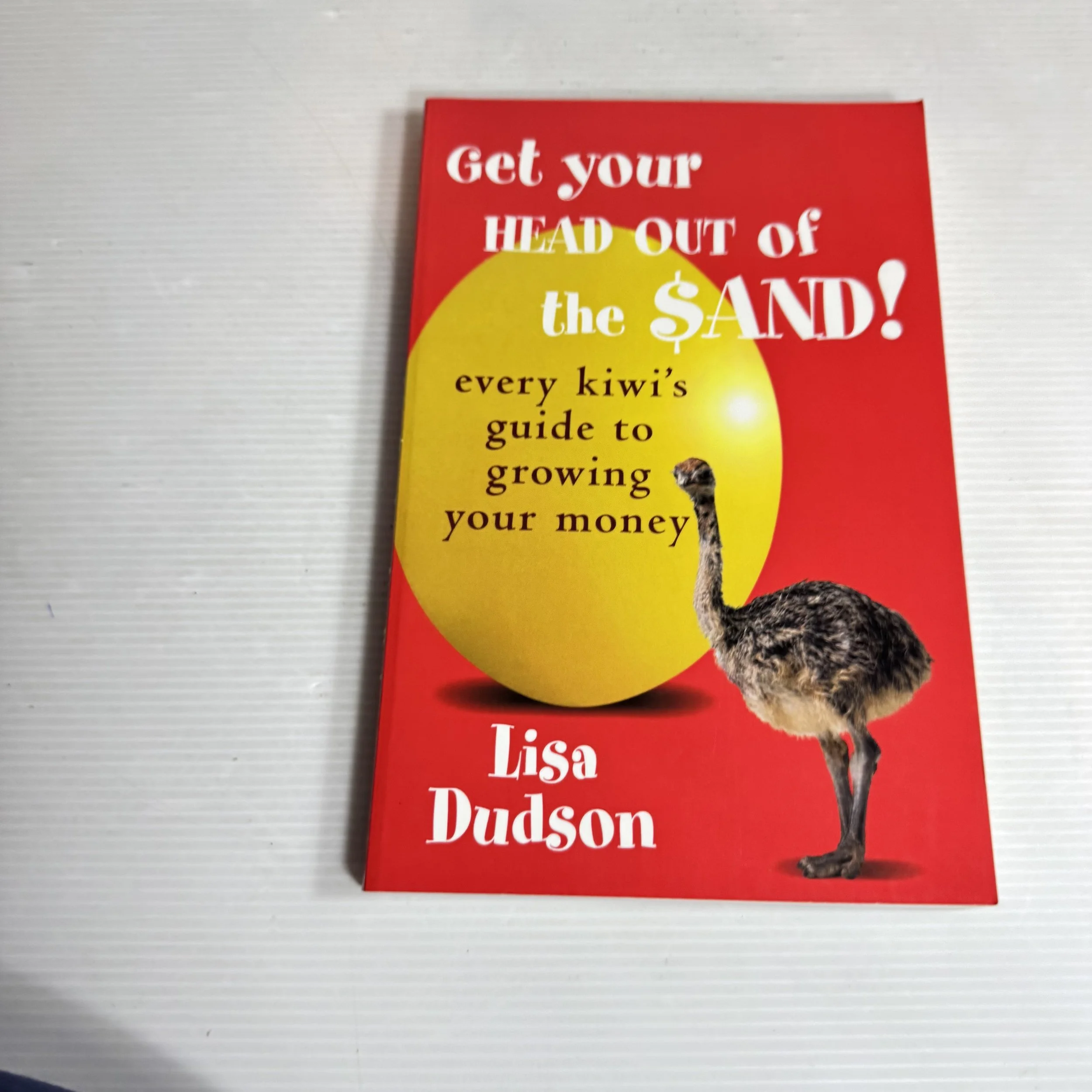 Get Your Head Out Of The Sand! Every Kiwi's Guide To Growing Your Money - Lisa Dudson