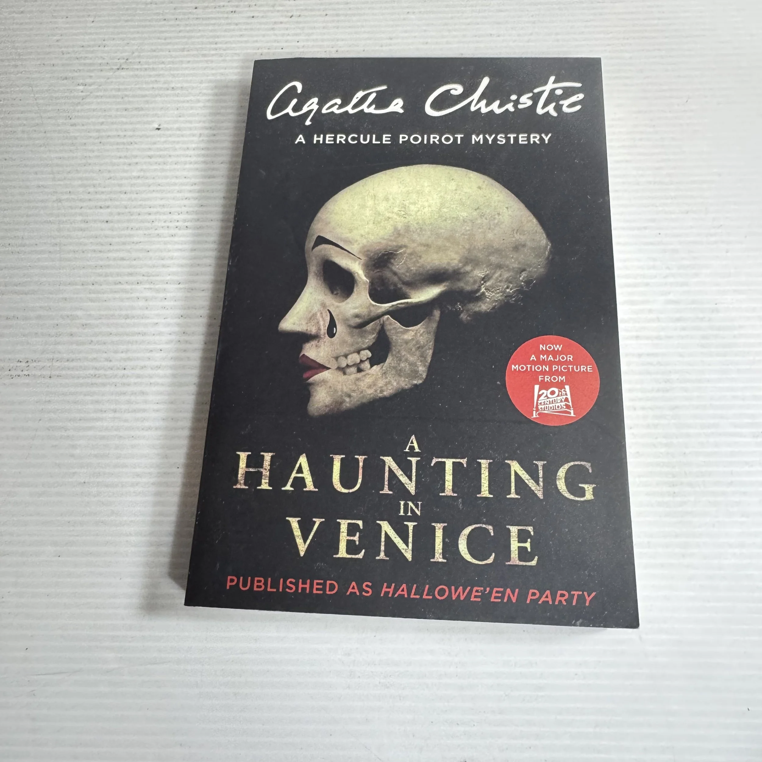 A Haunting in Venice : A Hercule Poirot Mystery