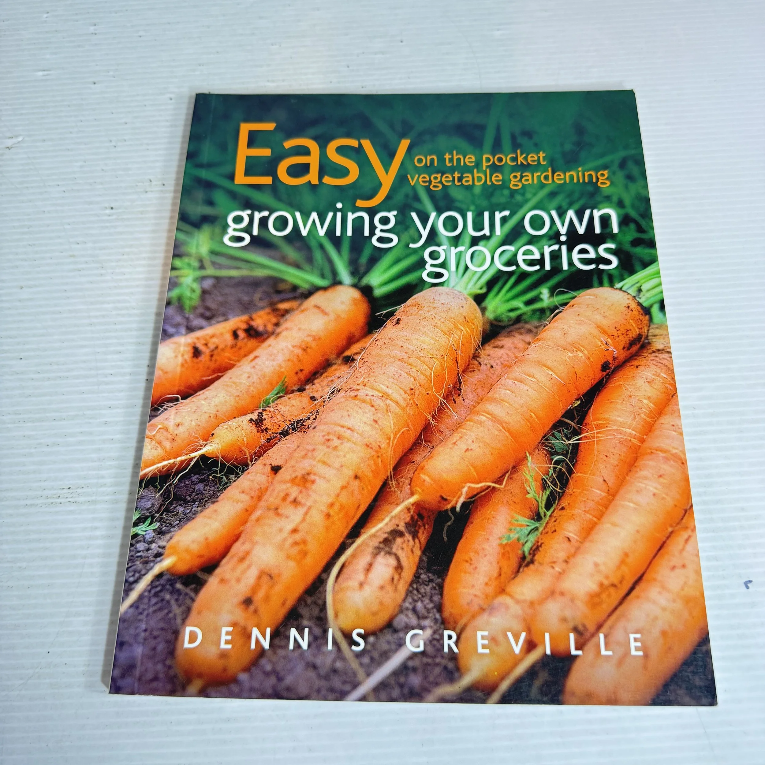 Easy On The Pocket Vegetable Gardening: Growing Your Own Groceries - Dennis Greville