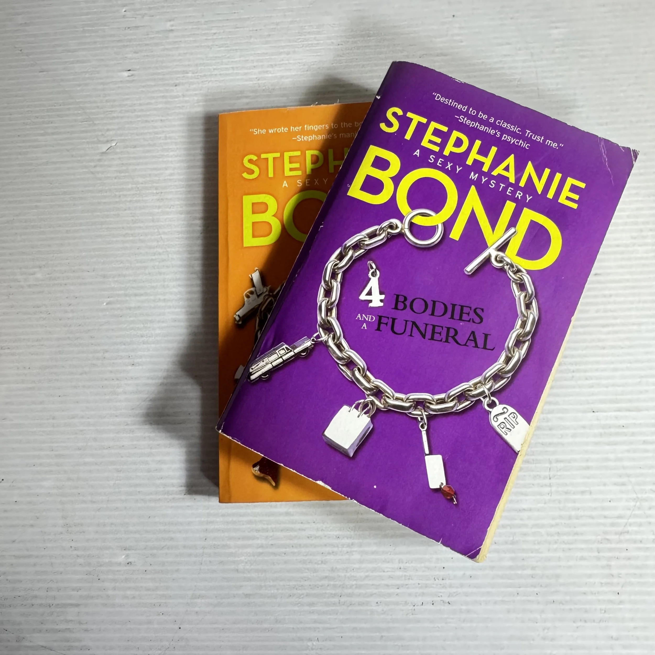 Stephanie Bond Book Bundle x2: A Sexy Mystery (431) 4 Bodies and A Funeral & 6 Killer Bodies