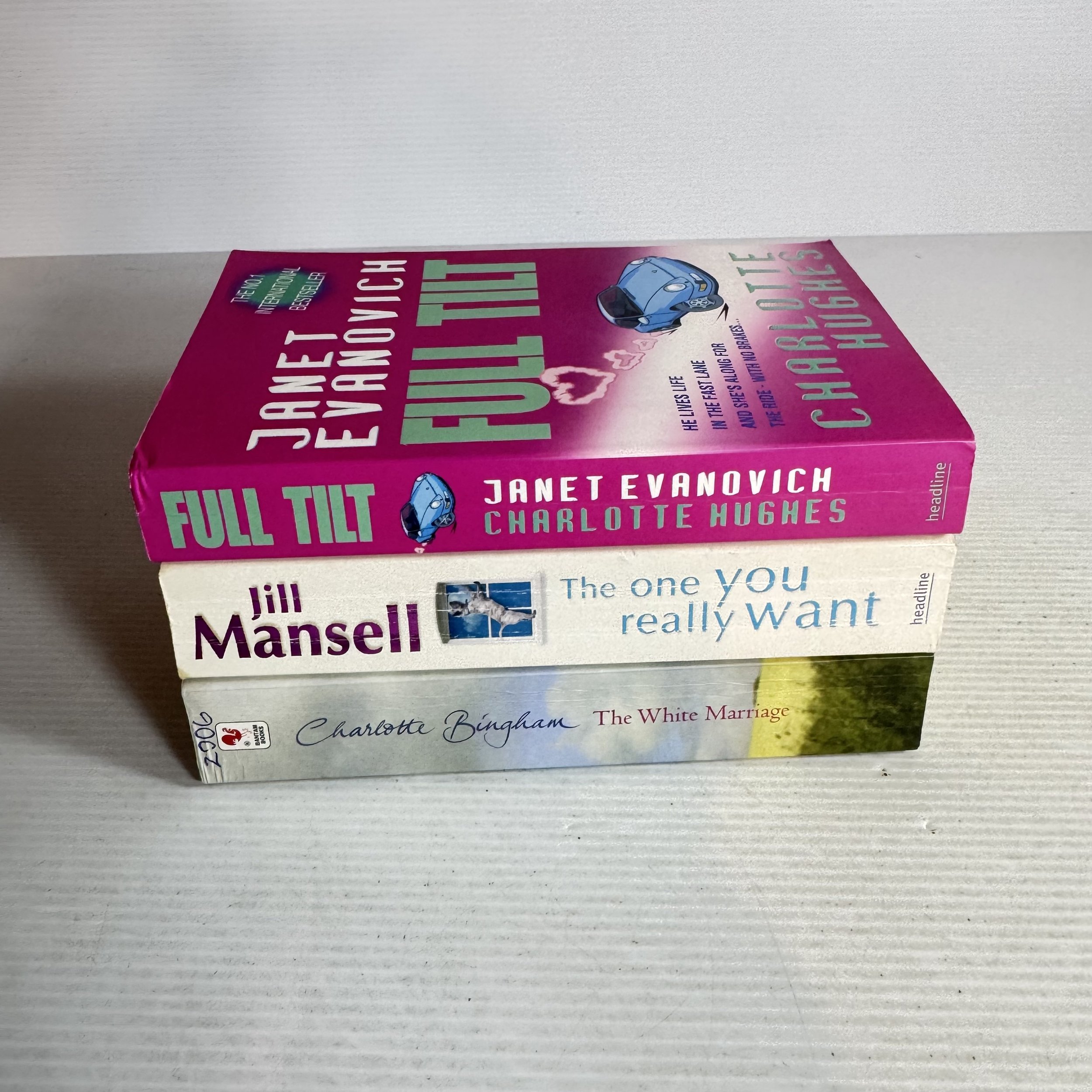 Romance Book Bundle x3 Books : Various Authors(809)