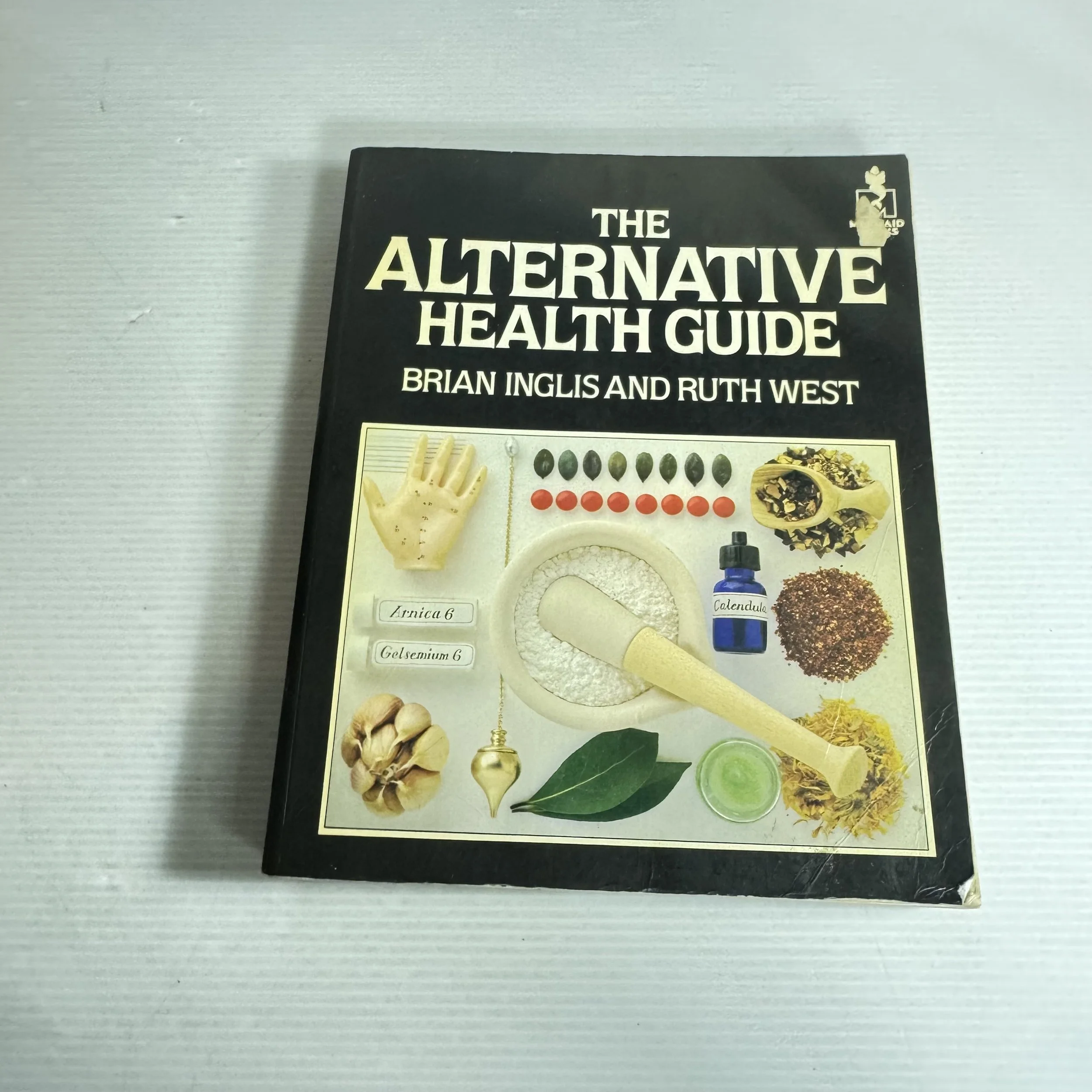 The Alternative Health Guide - Brain Ingles And Ruth West (Vintage 1983)