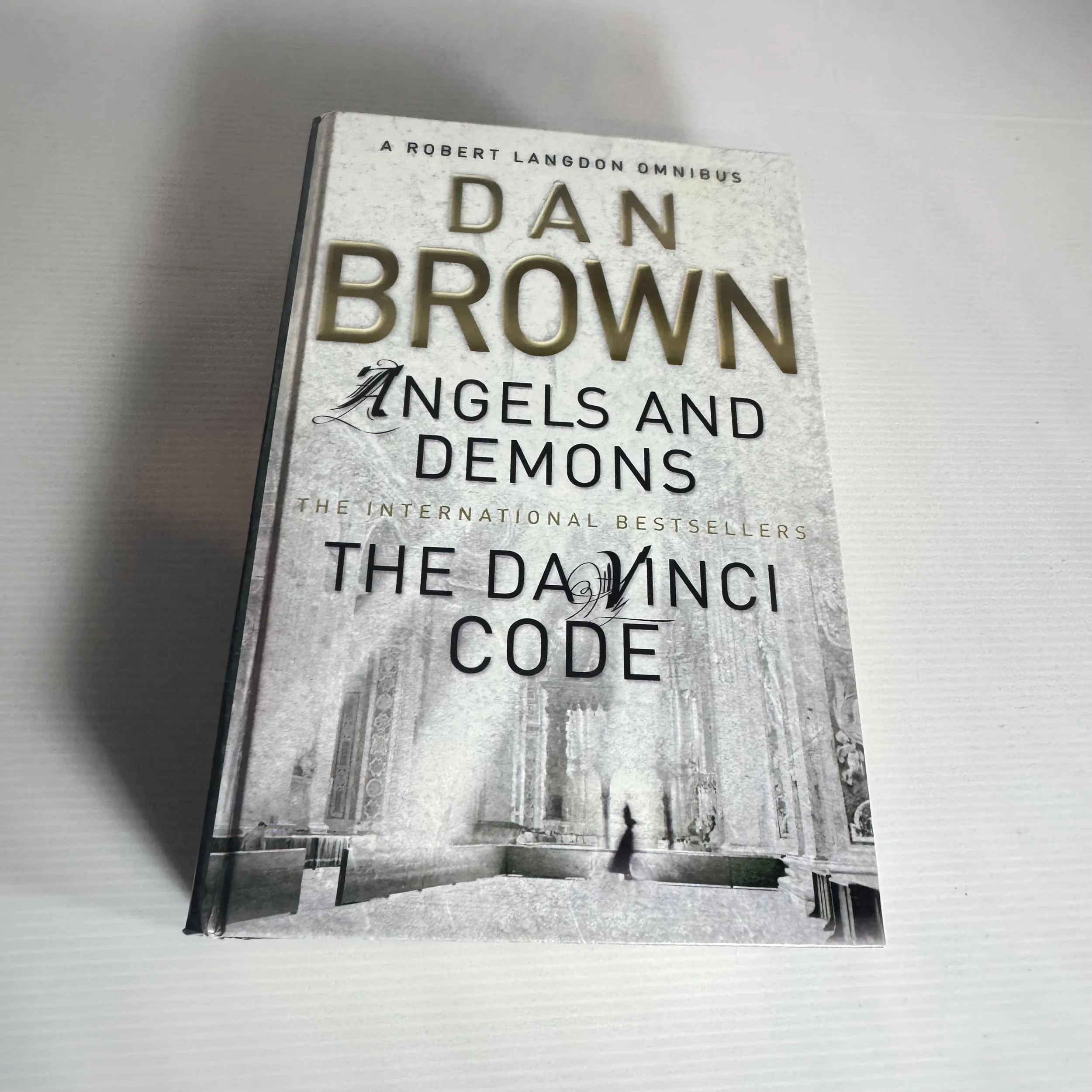 Angles and Demons & The Da Vinci Code - Dan Brown (2 Stories in 1 Book)