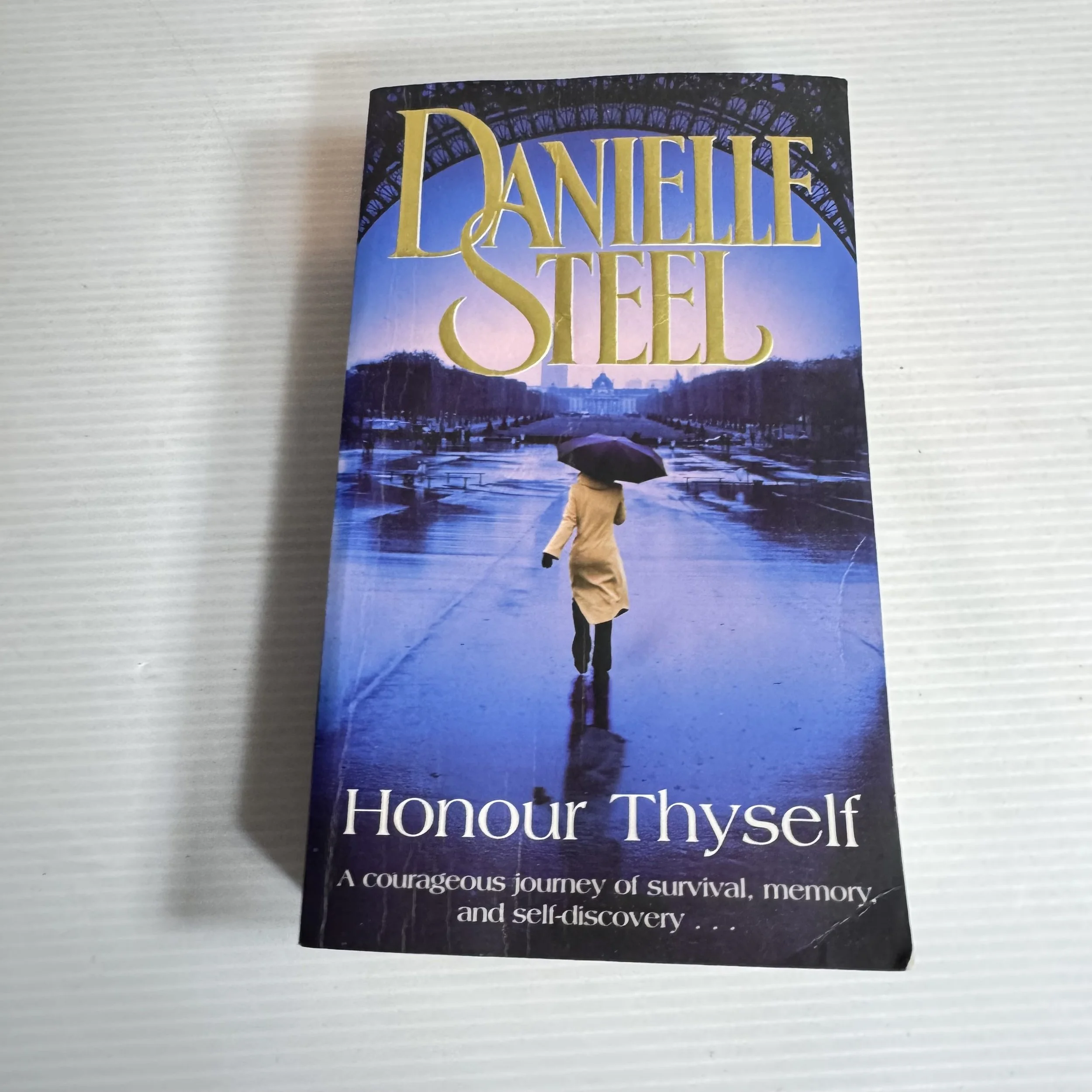 Honour Thyself - Danielle Steel