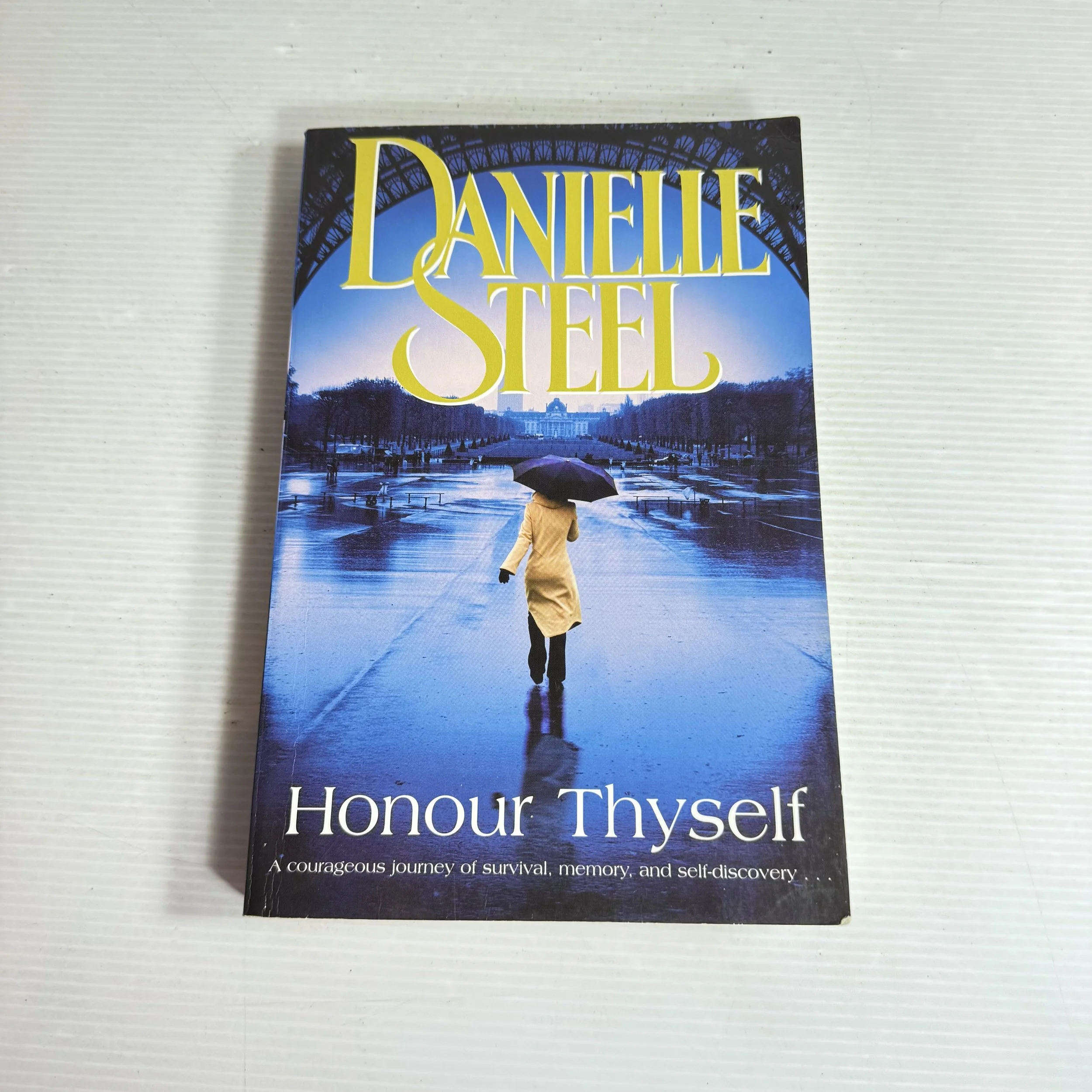 Honour Thyself - Danielle Steel