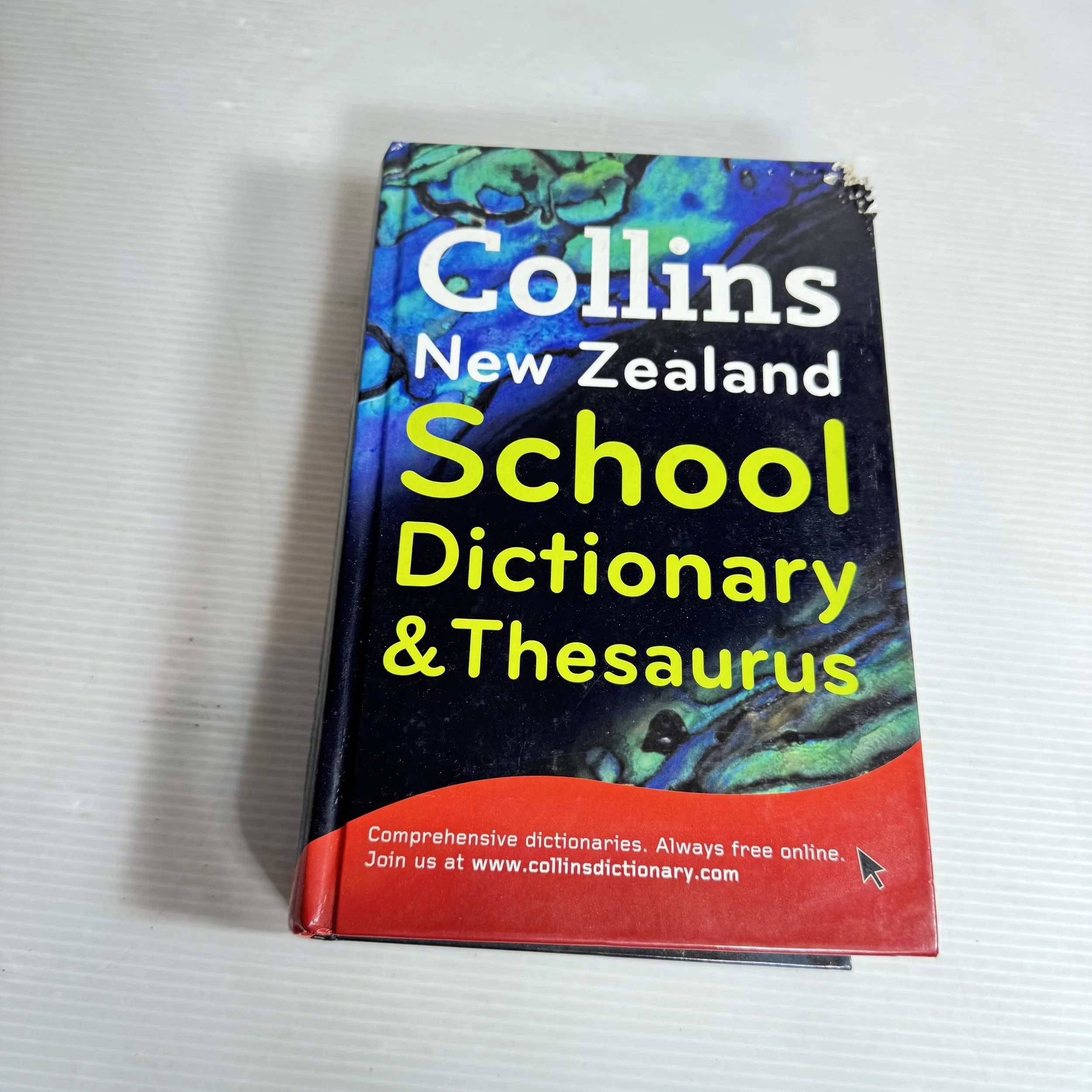 Collins New Zealand School Dictionary & Thesaurus
