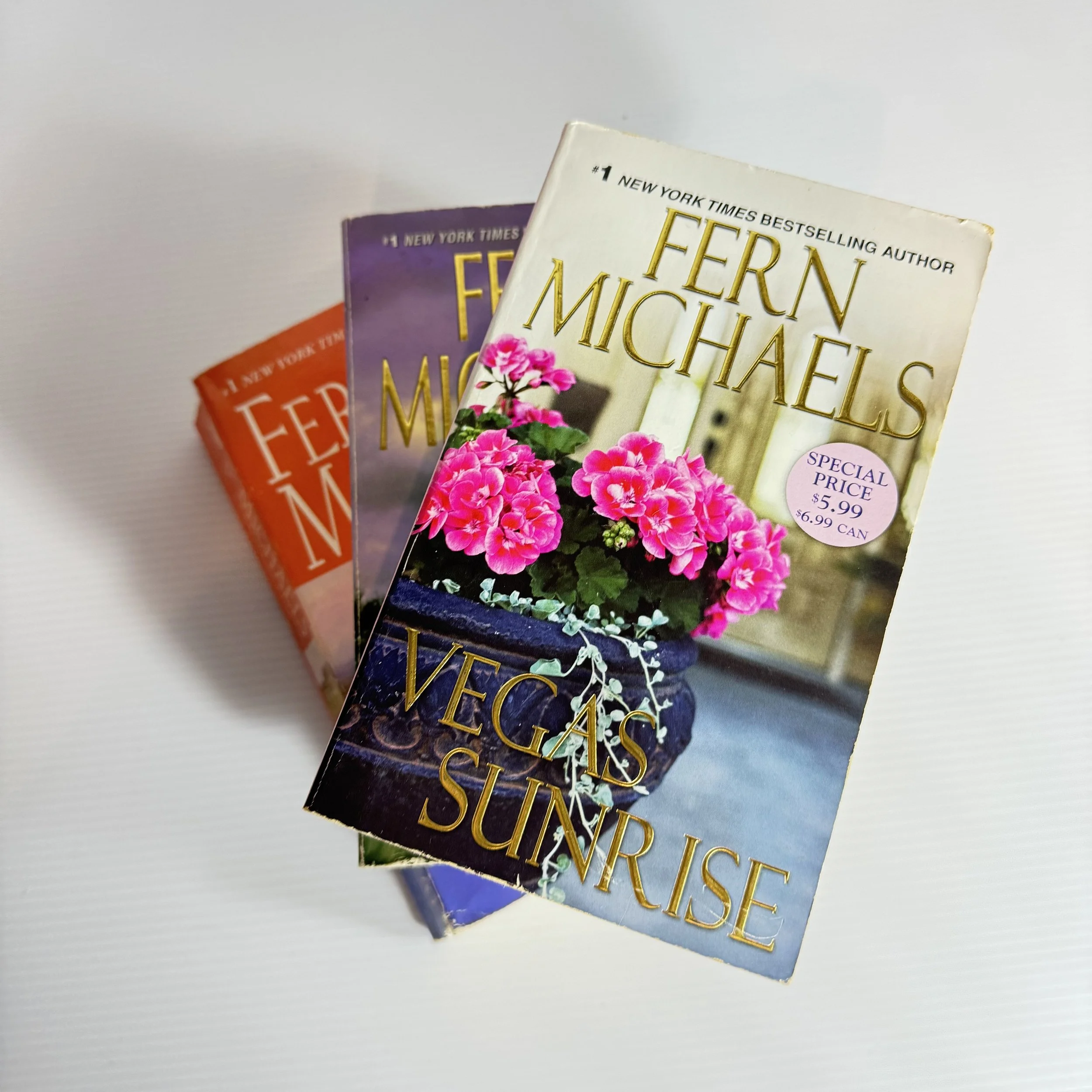 Fern Michaels Book Bundle x 3 Books : Betrayal, Texas Fury, Vegas Sunrise (321)