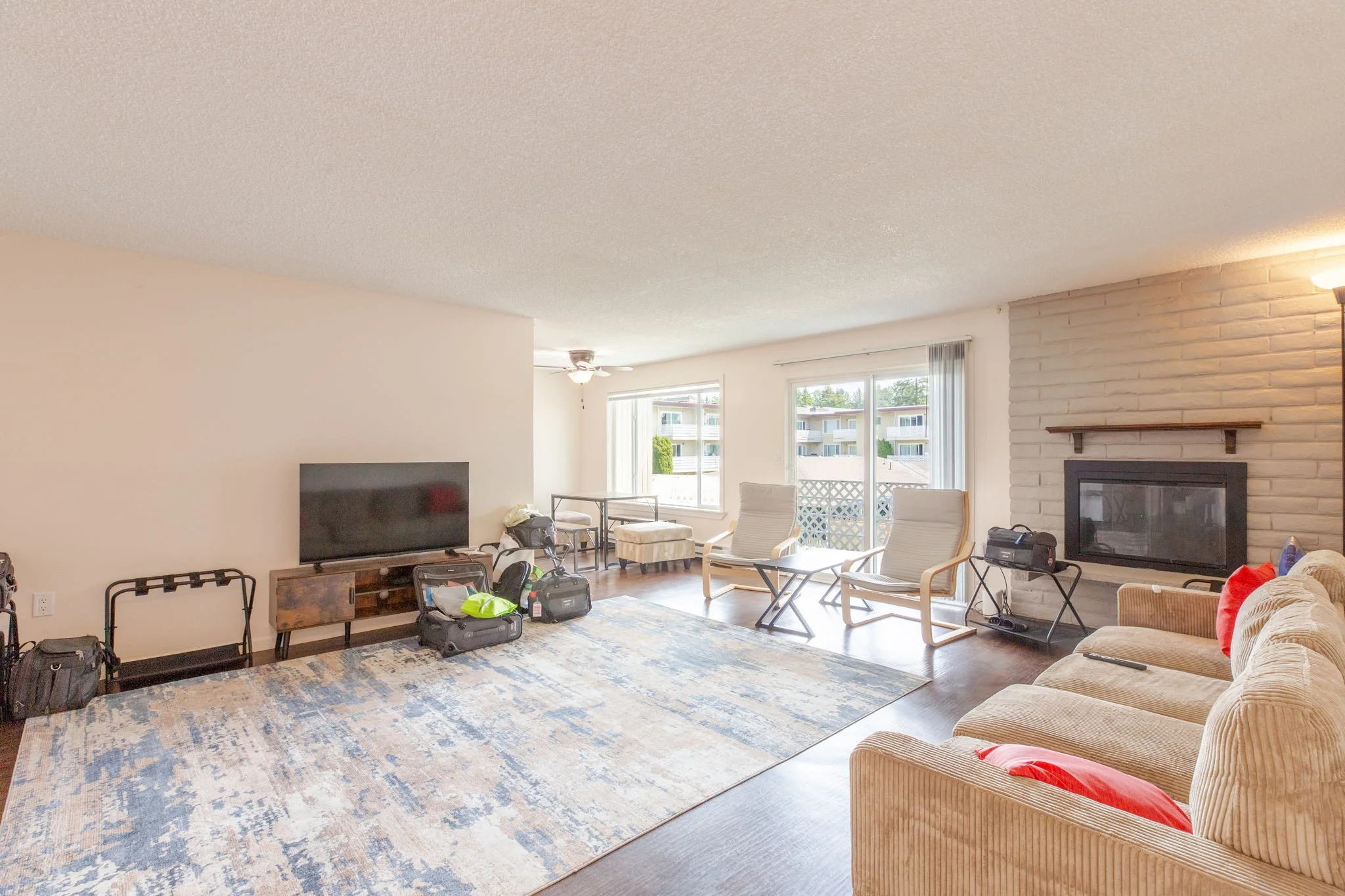 7-web-or-mls-3240-s-180th-st-49.jpg